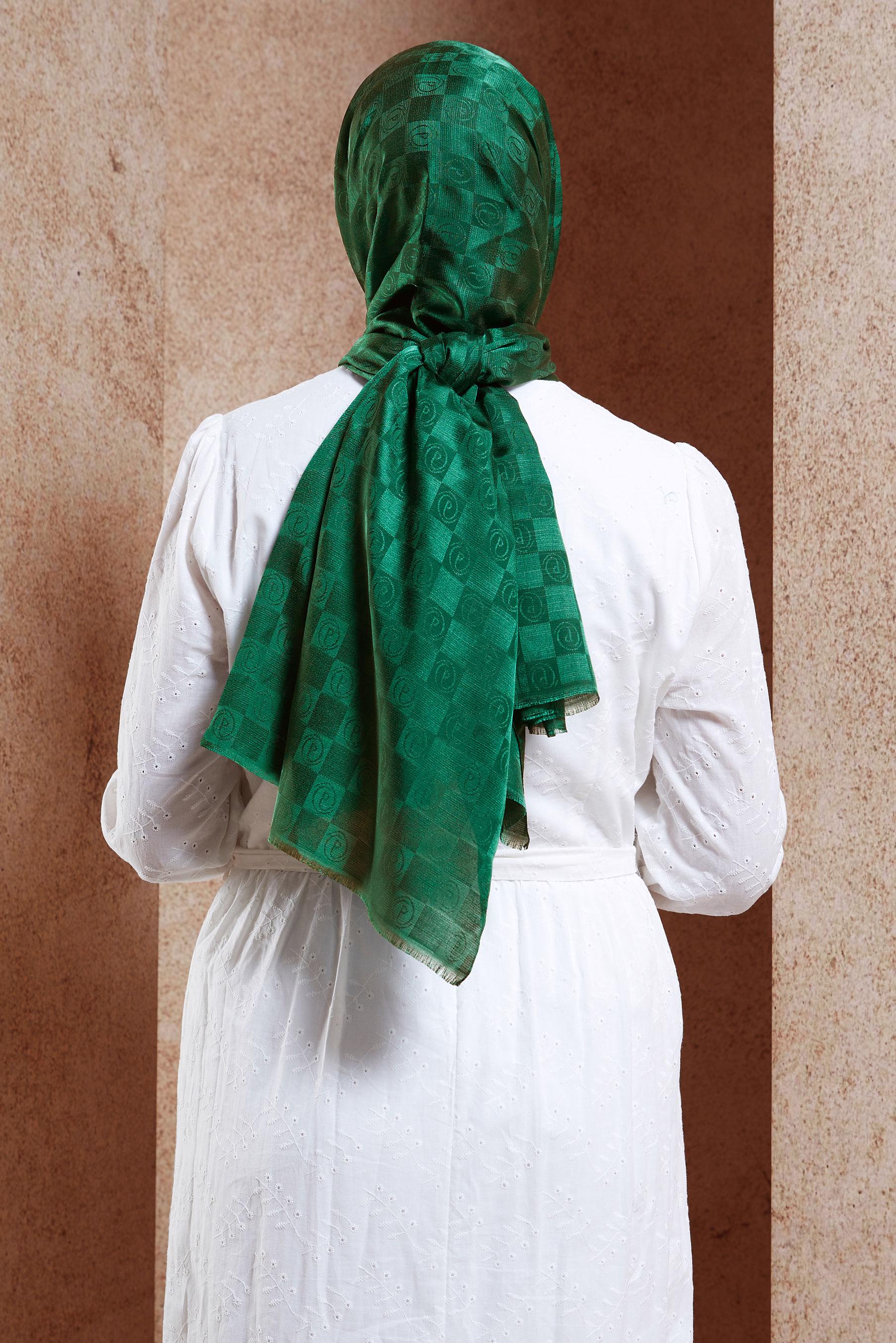 Tesettür giyim YEŞİL ALVİNA MONOGRAM ŞAL 8450