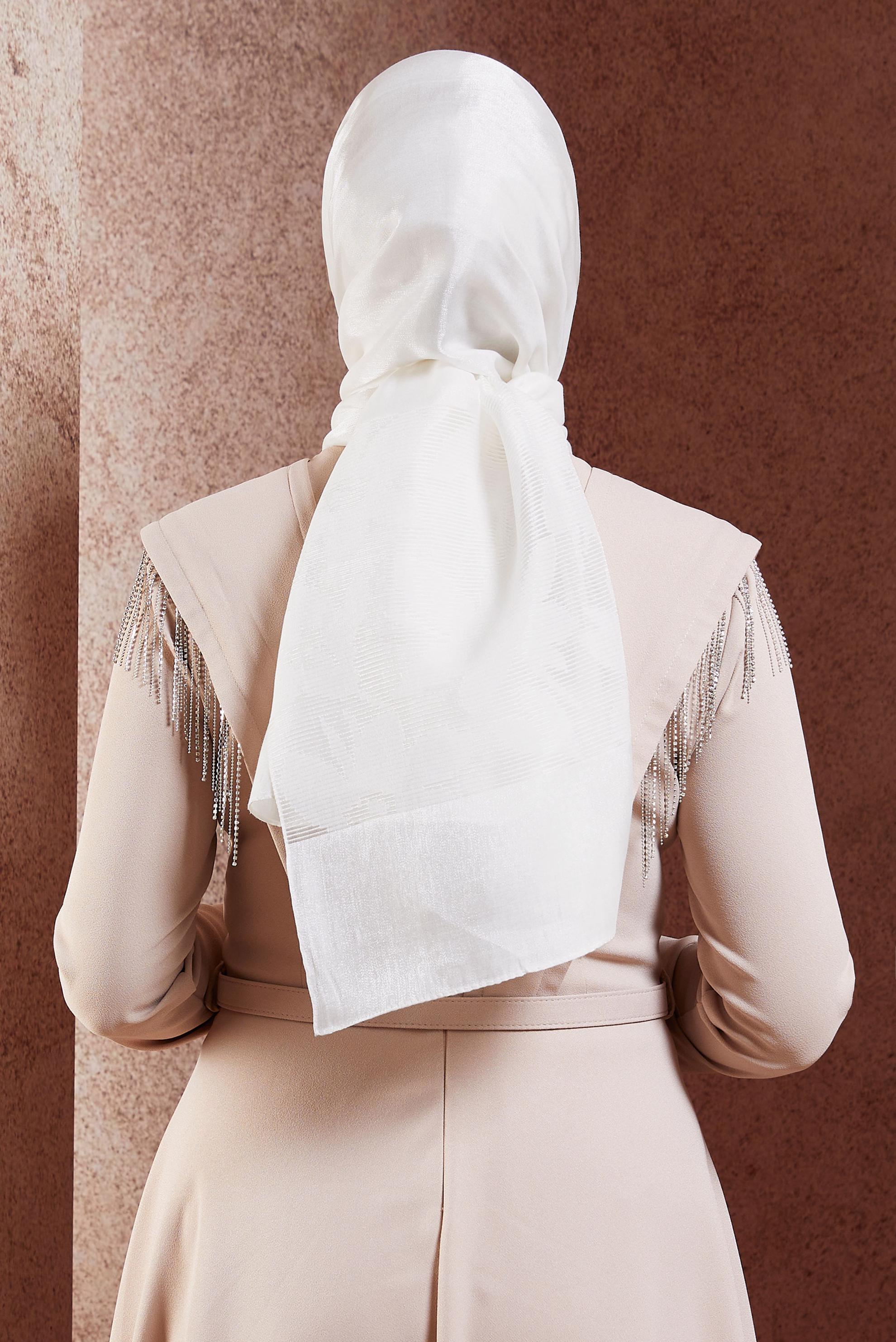 Tesettür giyim BEYAZ ALVİNA ŞAL 8458