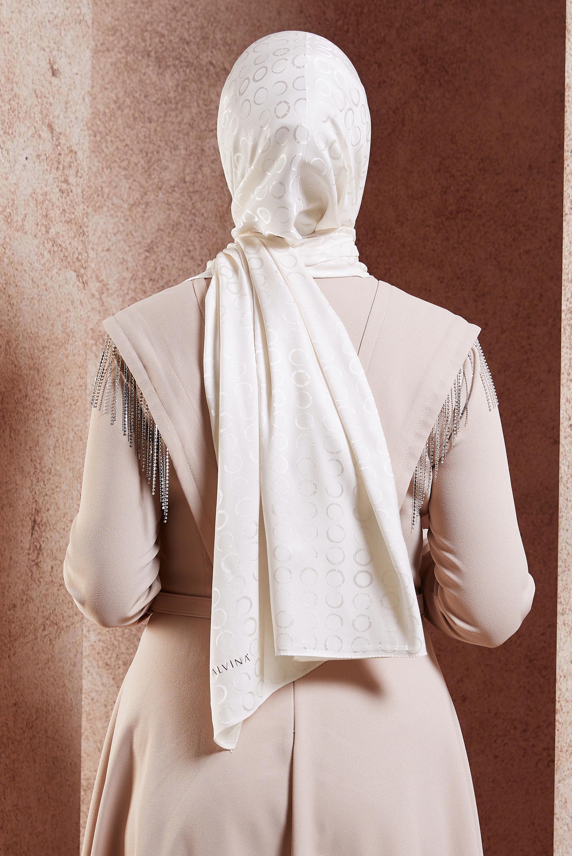 Tesettür giyim BEJ ALVİNA JAKARLI ŞAL 8463