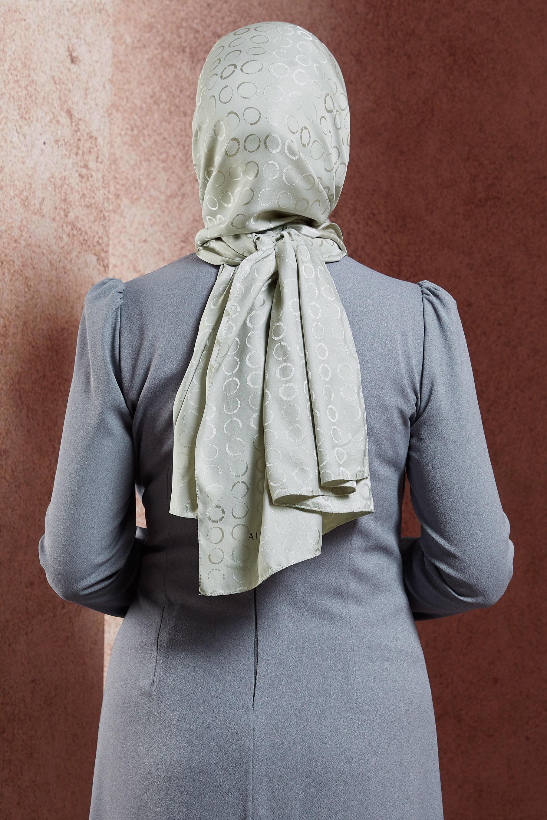 Tesettür giyim GÜMÜŞ ALVİNA JAKARLI ŞAL 8463