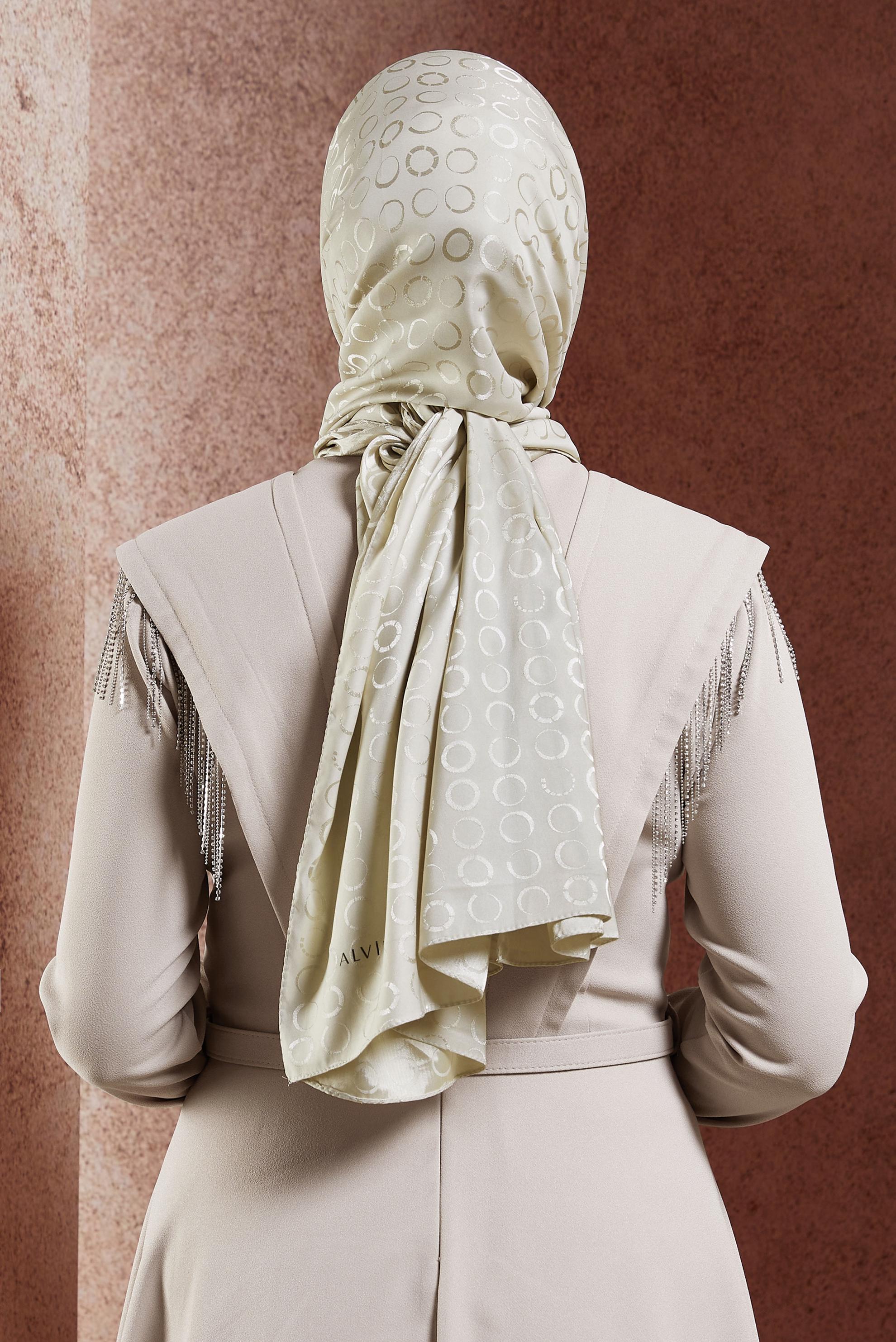 Tesettür giyim BEJ ALVİNA JAKARLI ŞAL 8463