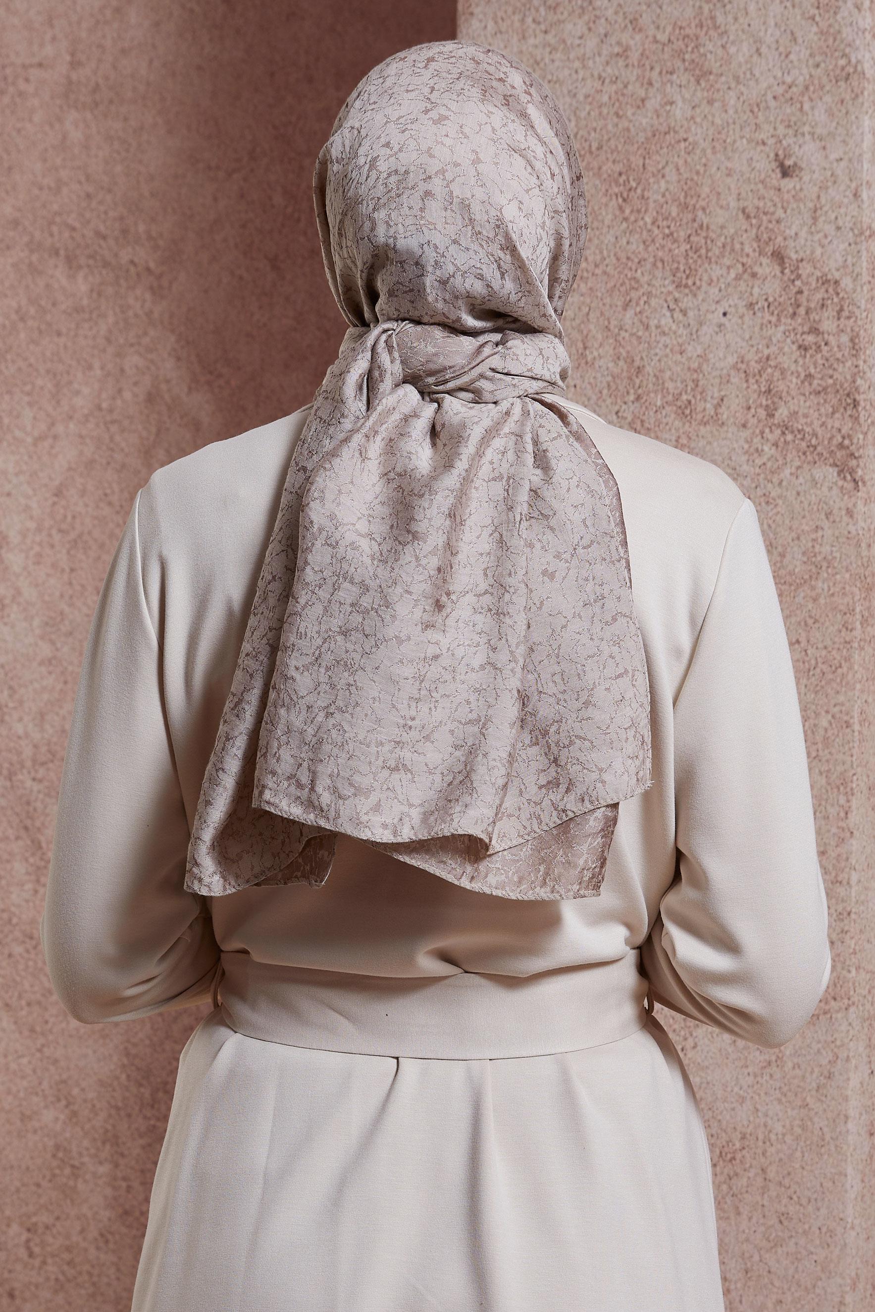 Tesettür giyim BEJ ALVİNA JAKARLI ŞAL 8427