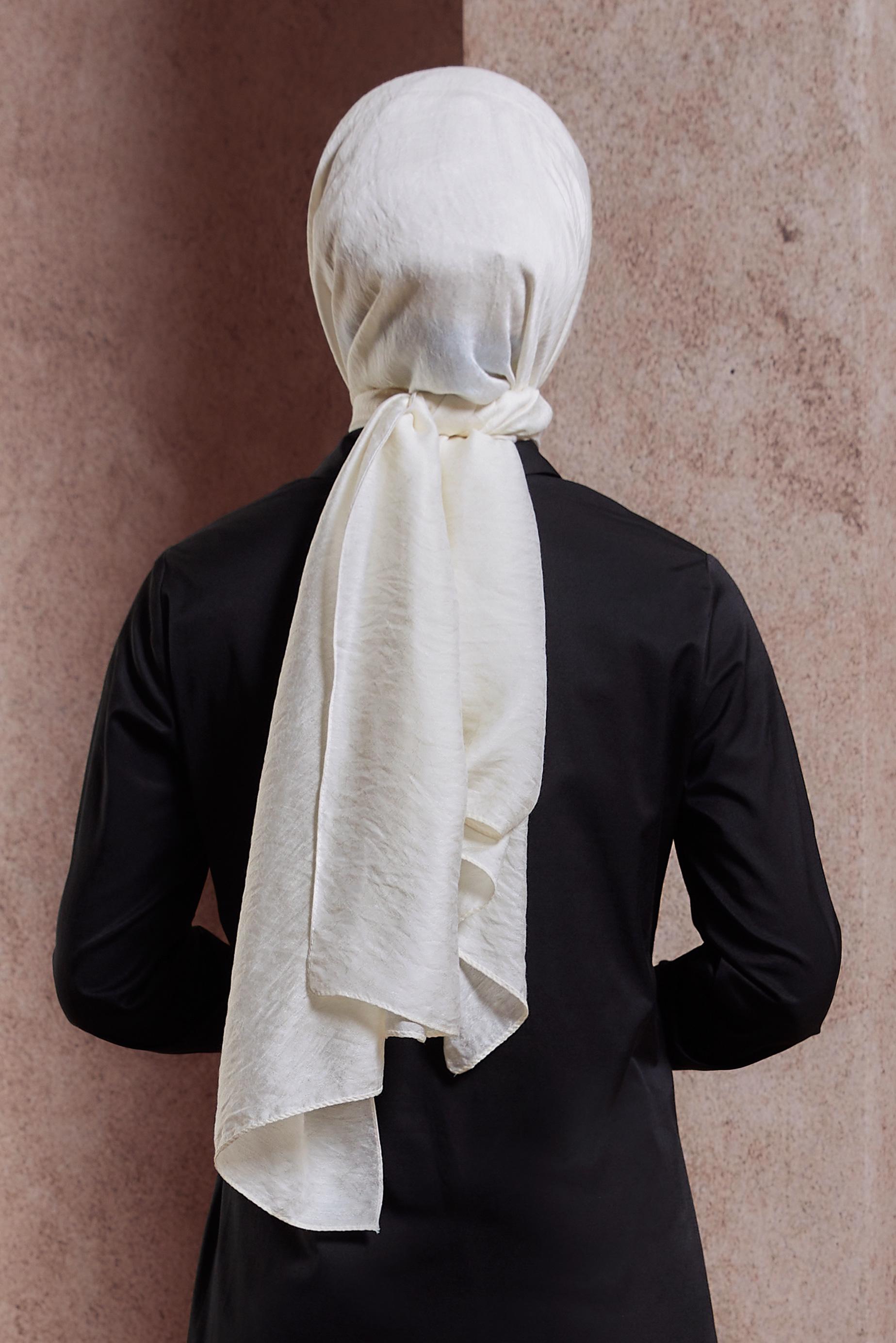 Tesettür giyim EKRU ALVİNA JAKARLI ŞAL 8427