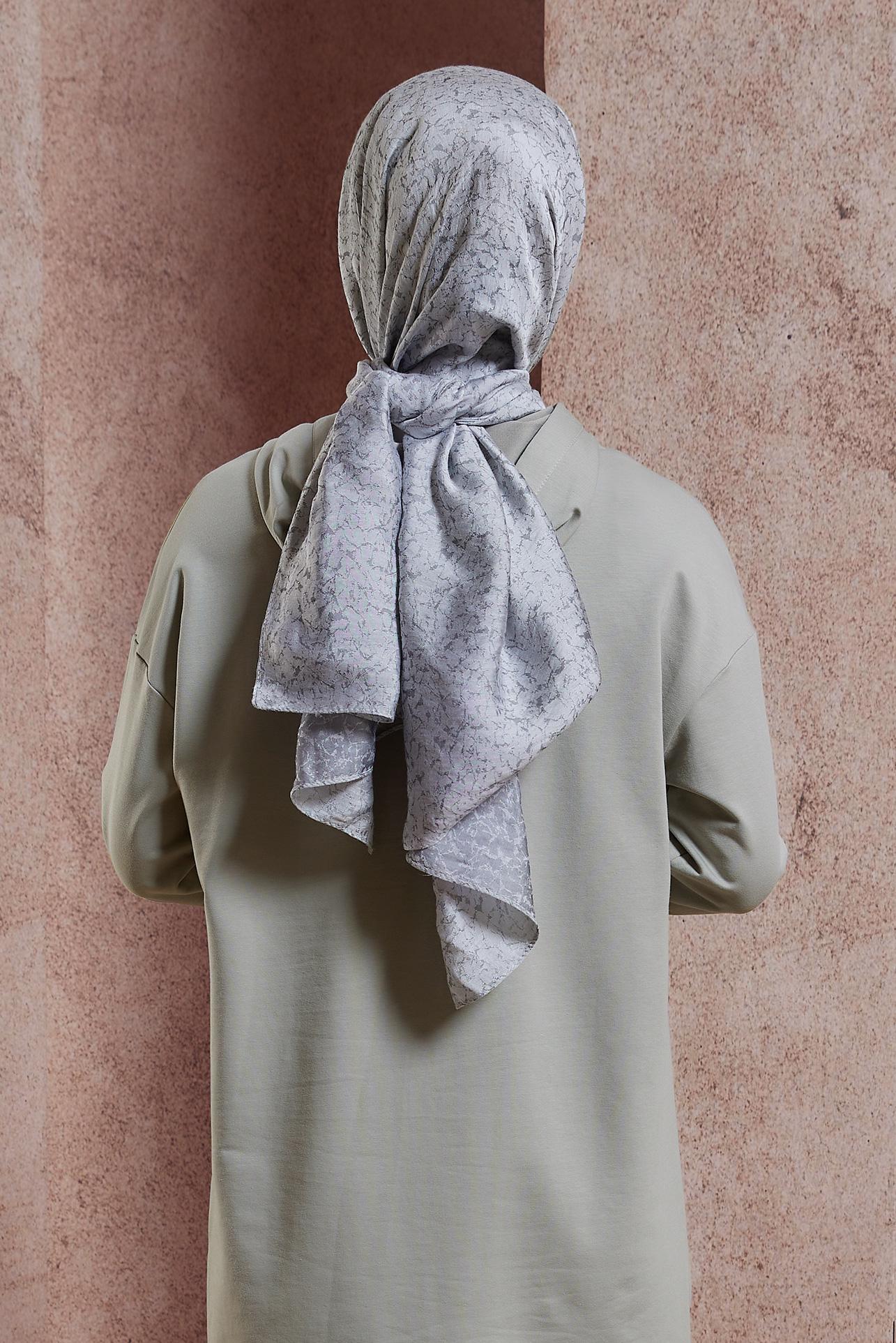 Tesettür giyim GÜMÜŞ ALVİNA JAKARLI ŞAL 8427