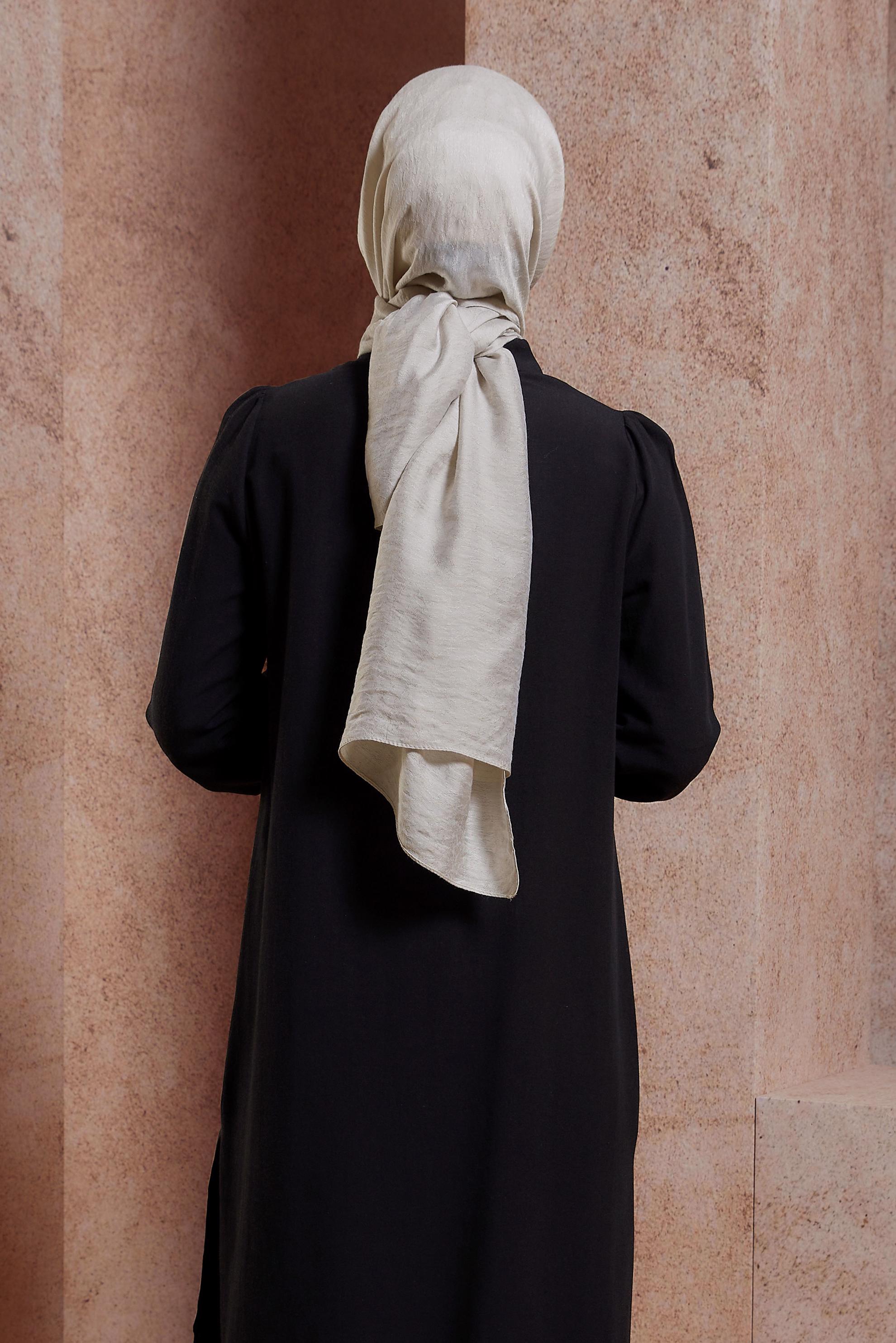 Tesettür giyim BEJ ALVİNA JAKARLI ŞAL 8427