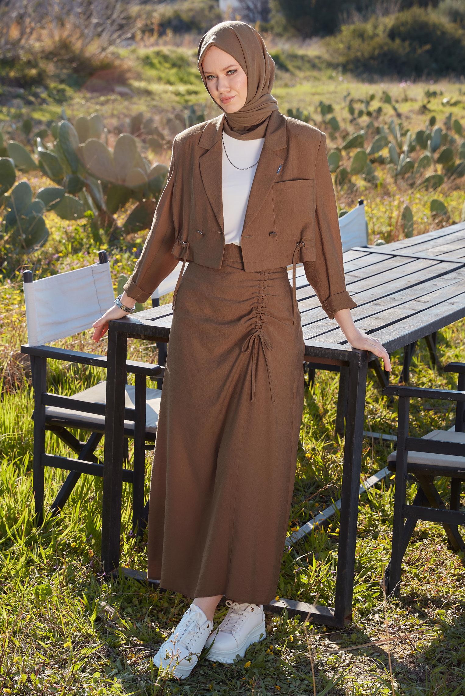 Tesettür giyim KAHVE BÜZGÜ DETAYLI ETEKLİ TAKIM 44505