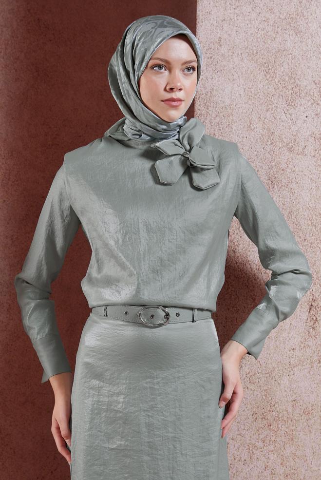 Tesettür giyim GRİ AKSESUAR DETAYLI ETEKLİ TAKIM 44717 - ALVİNA
