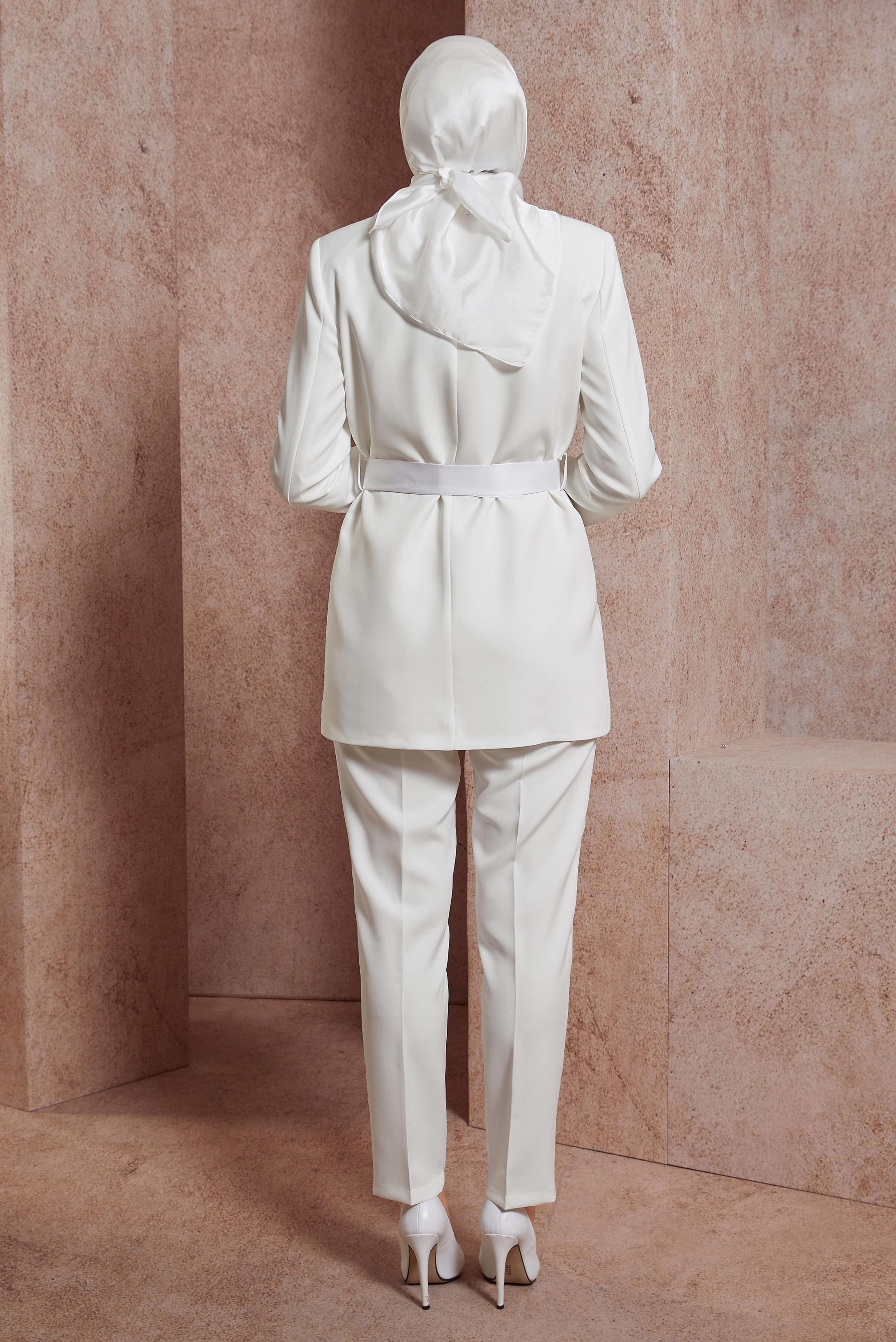 Tesettür giyim BEYAZ KUŞAKLI BROŞLU PANTOLONLU TAKIM 30435