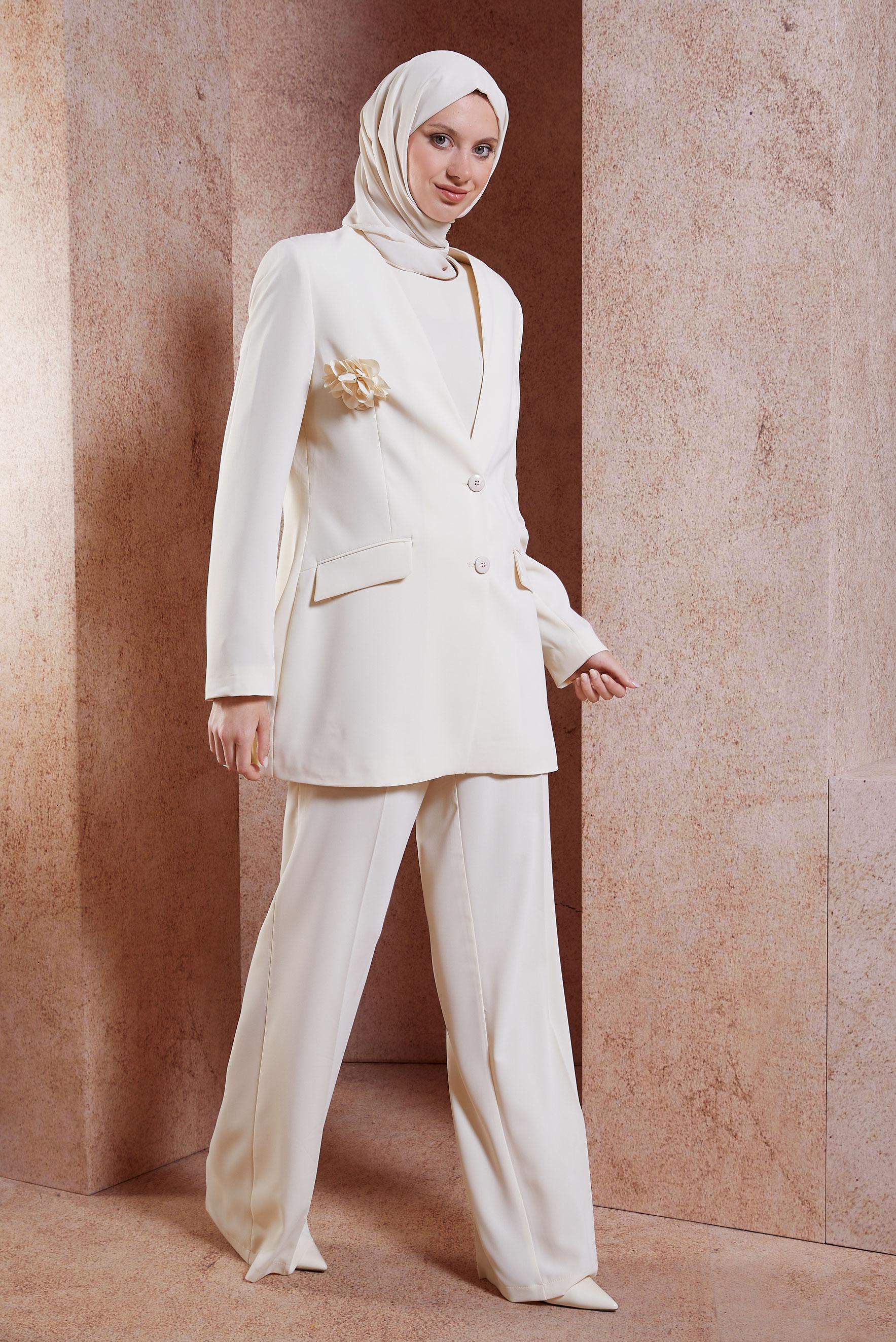 Tesettür giyim BEJ BROŞ DETAYLI ÜÇLÜ PANTOLONLU TAKIM 30445