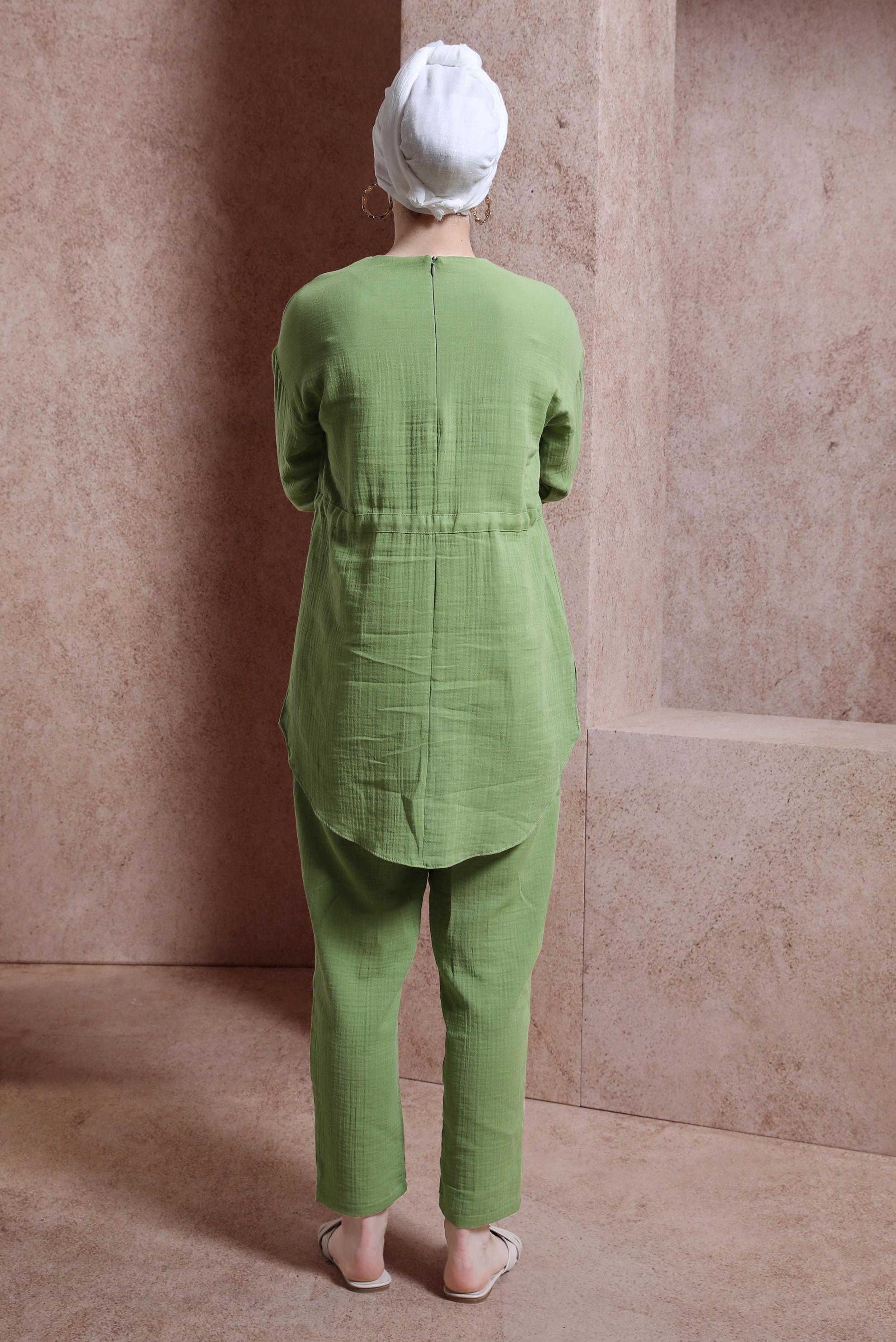 Tesettür giyim YEŞİL BELİ BÜZGÜLÜ PANTOLONLU TAKIM 44425 