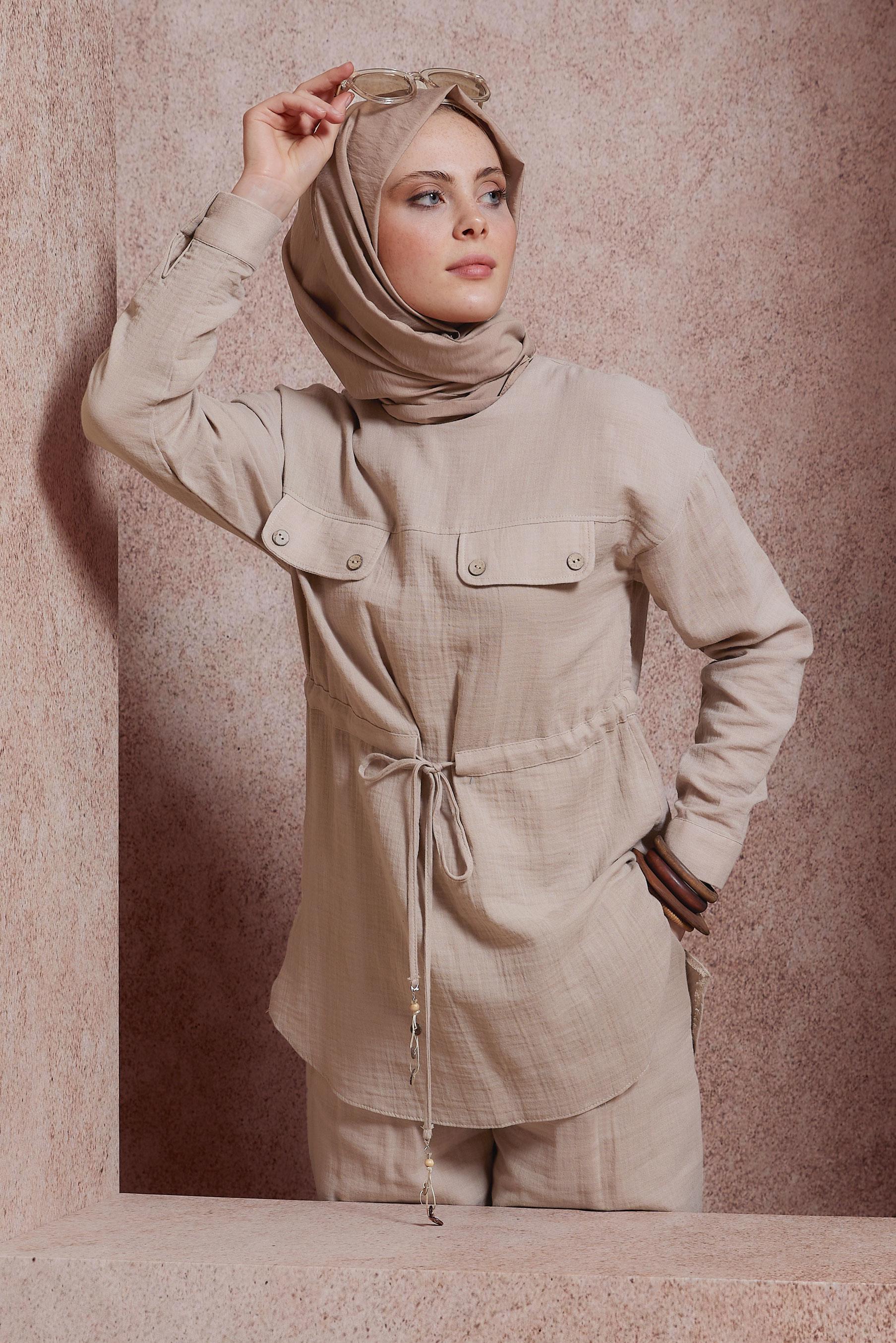 Tesettür giyim BEJ BELİ BÜZGÜLÜ PANTOLONLU TAKIM 44425 