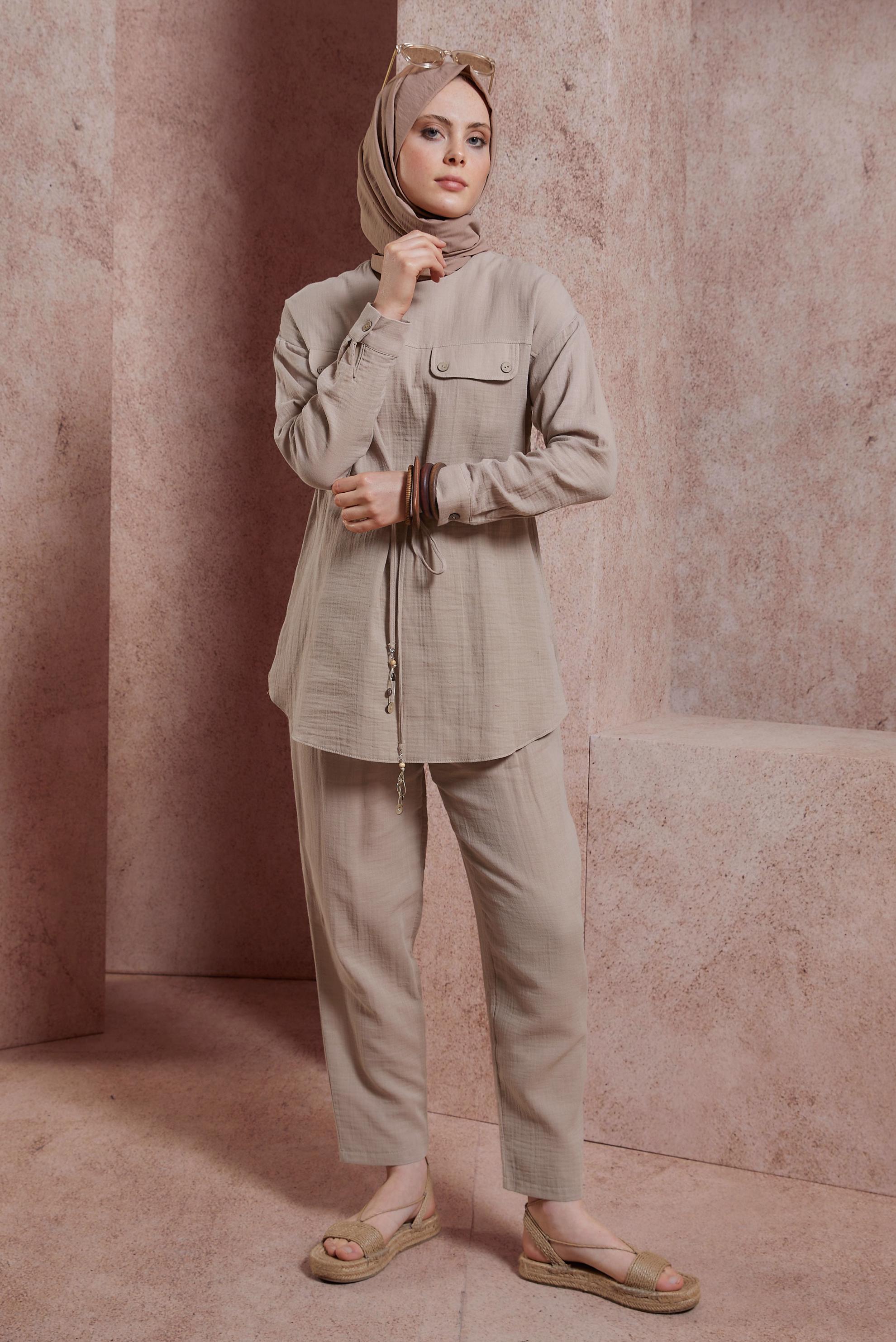 Tesettür giyim BEJ BELİ BÜZGÜLÜ PANTOLONLU TAKIM 44425 