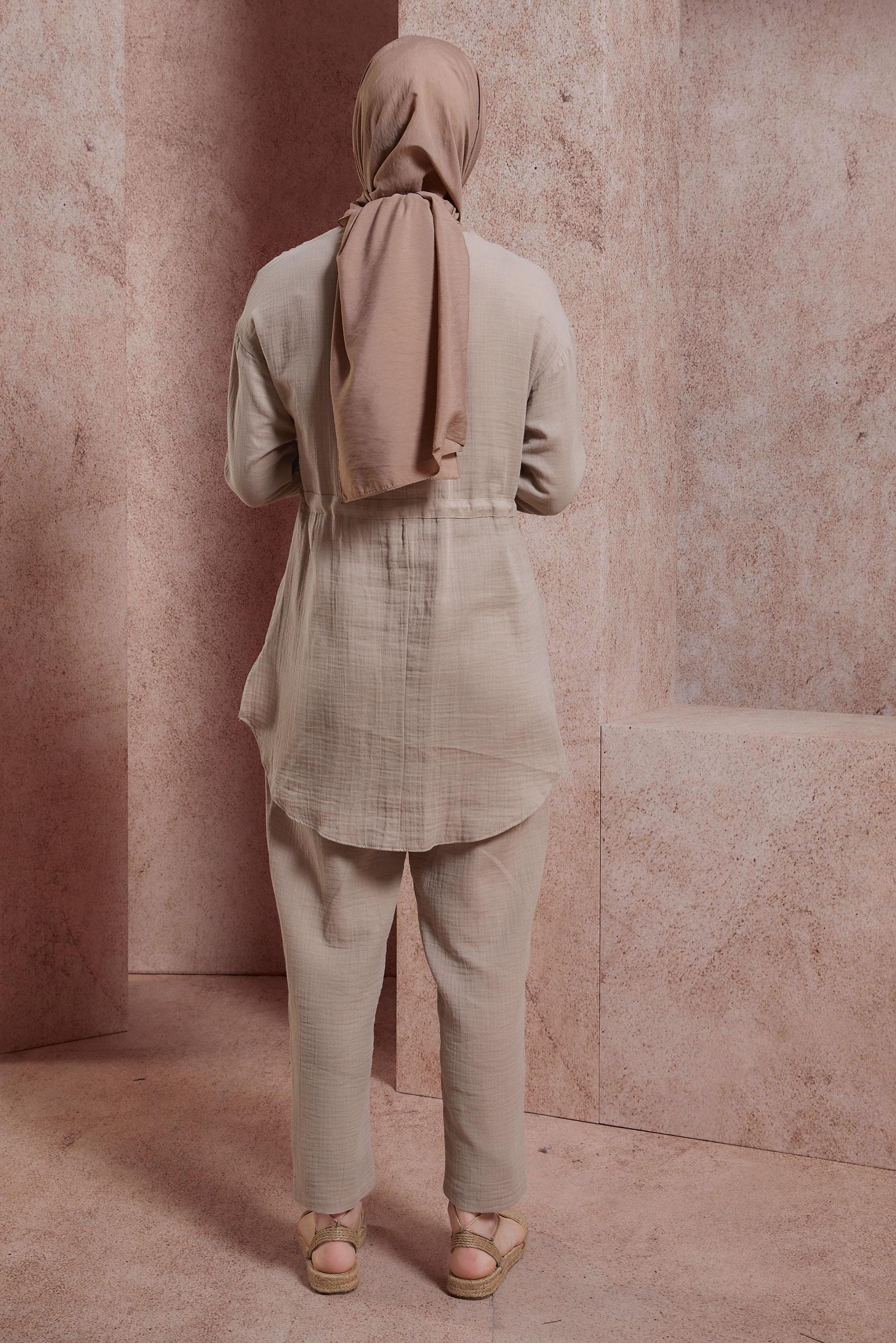 Tesettür giyim BEJ BELİ BÜZGÜLÜ PANTOLONLU TAKIM 44425 