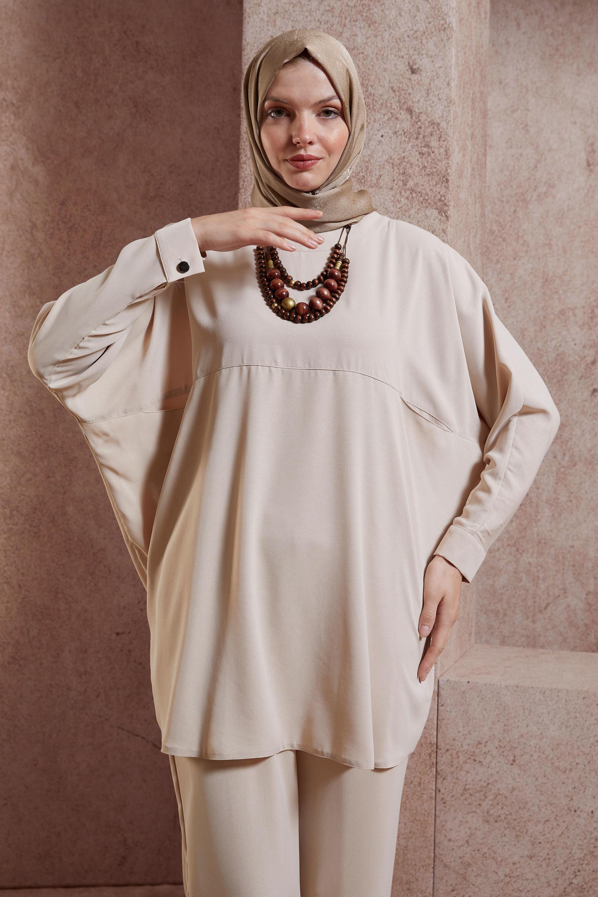 Tesettür giyim BEJ YARASA KOL PANTOLONLU TAKIM 44529