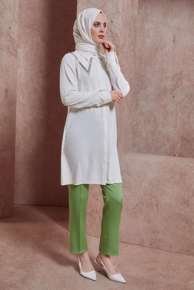 Vêtements hijab BLANC TUNIQUE AVEC GEMME BRODÉE 43920 - ALVİNA