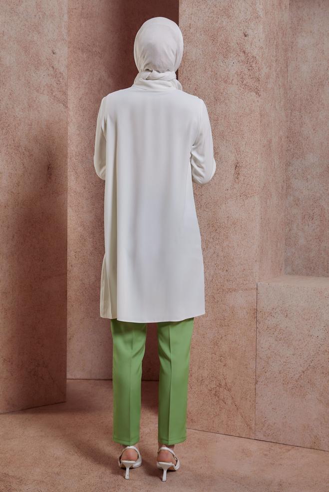 Vêtements hijab BLANC TUNIQUE AVEC GEMME BRODÉE 43920 - ALVİNA