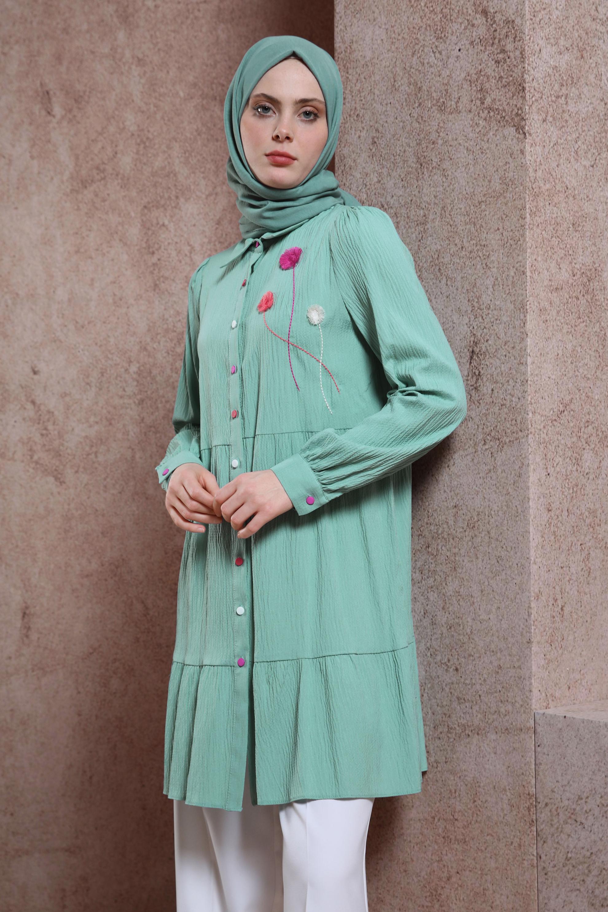 Tesettür giyim YEŞİL PÜSKÜL DETAYLI TUNİK 43926