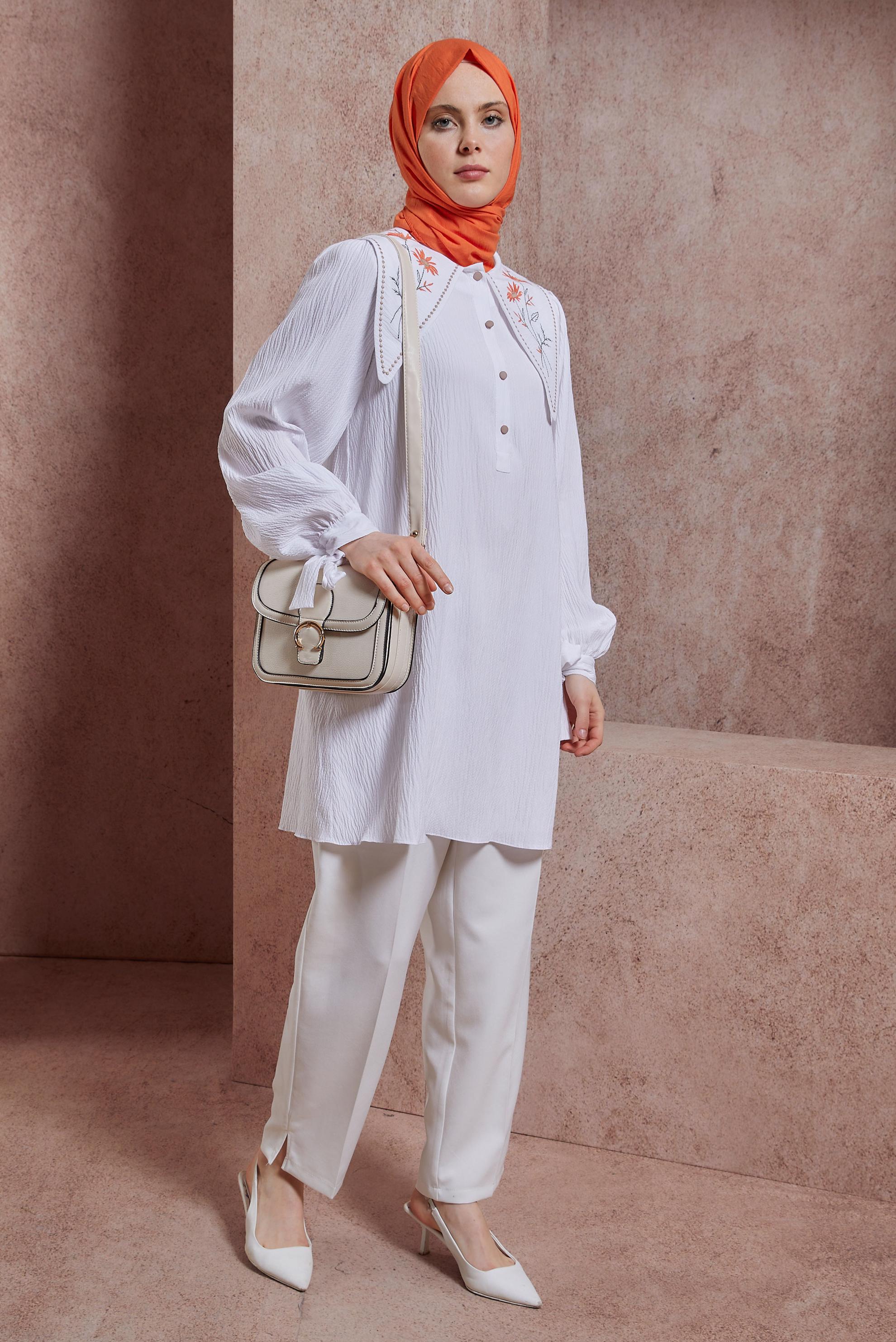 Tesettür giyim BEYAZ İŞLEMELİ YAKA TUNİK 43929