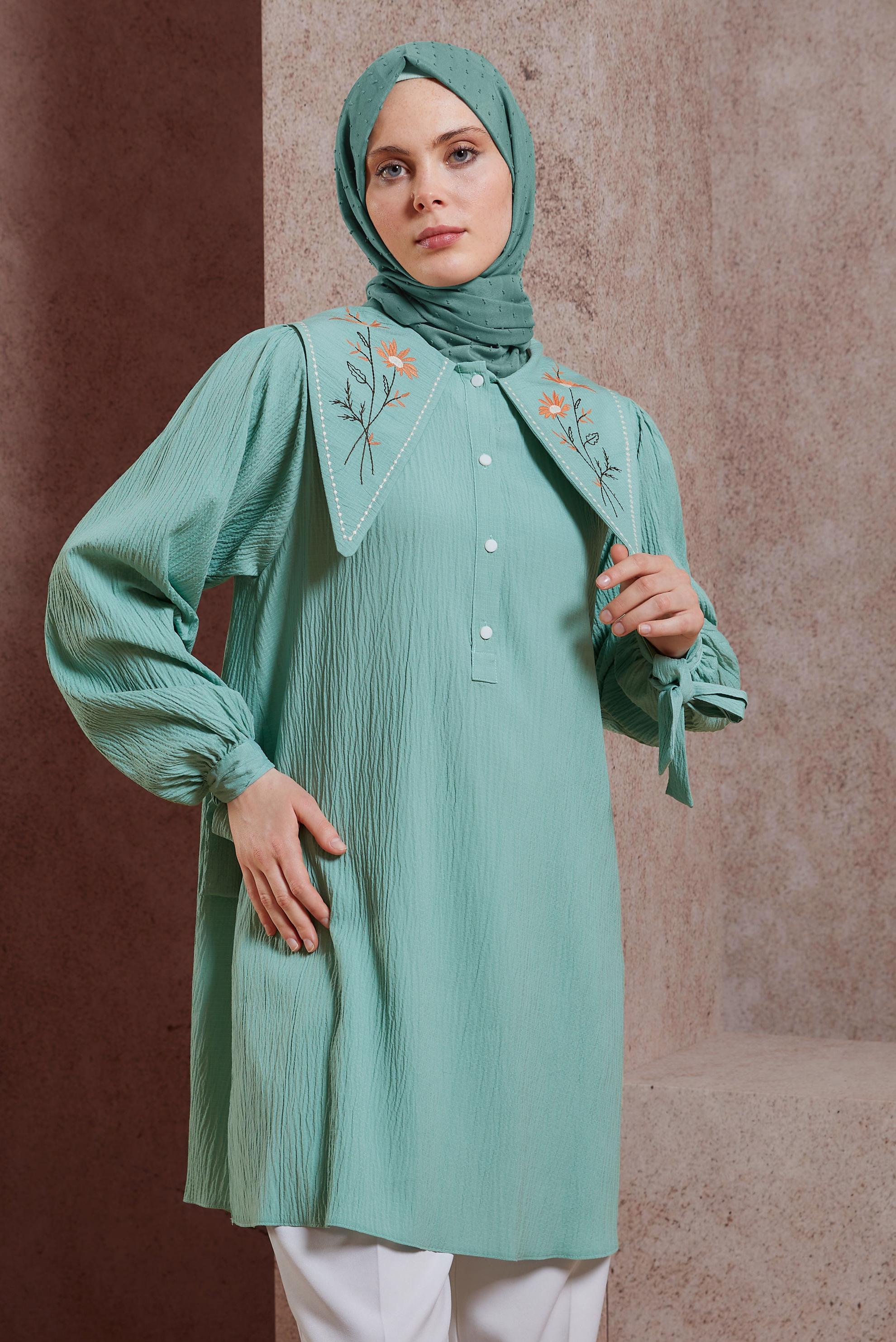 Tesettür giyim YEŞİL İŞLEMELİ YAKA TUNİK 43929