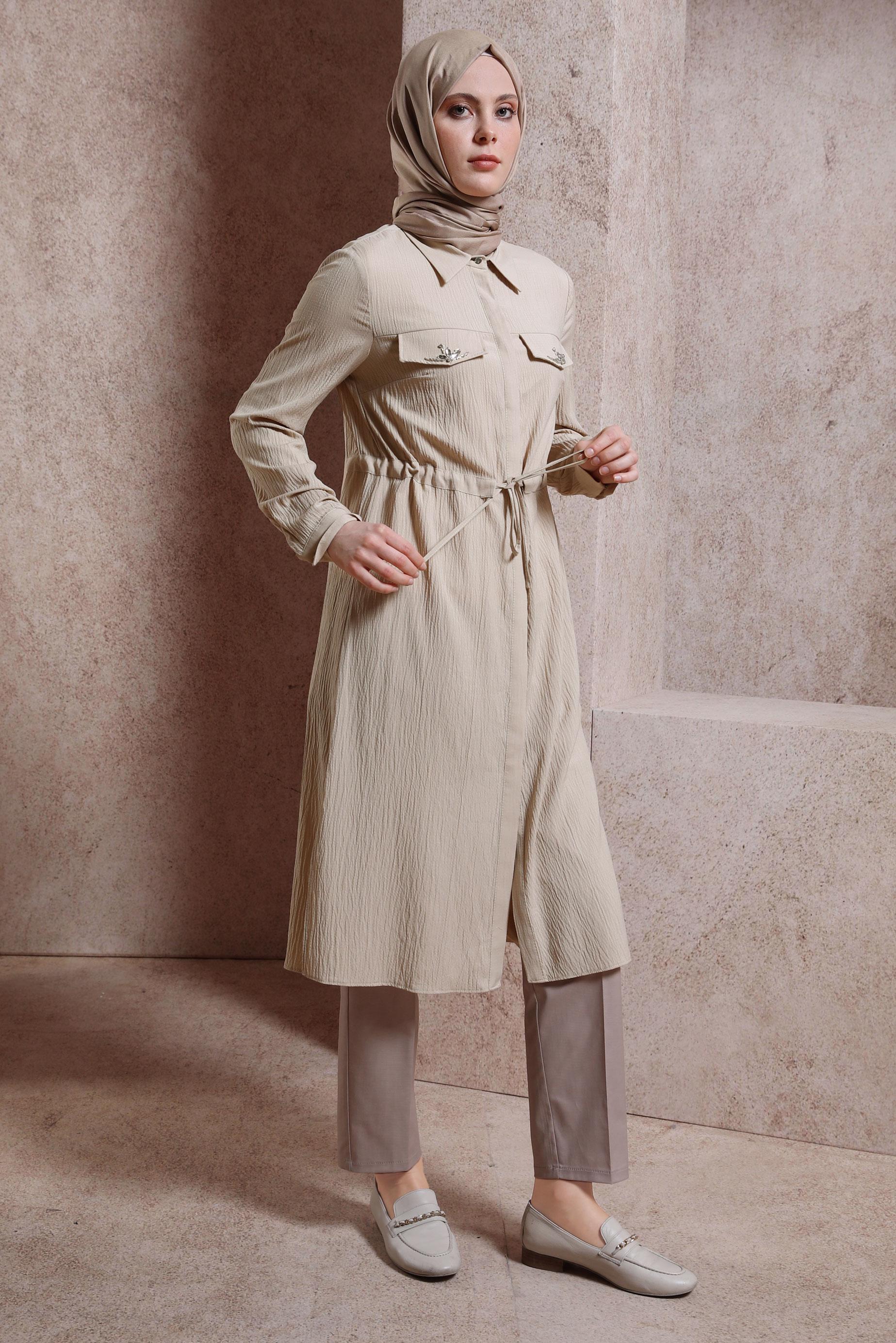 Tesettür giyim BEJ TAŞLI BELİ BÜZGÜLÜ TUNİK 43930