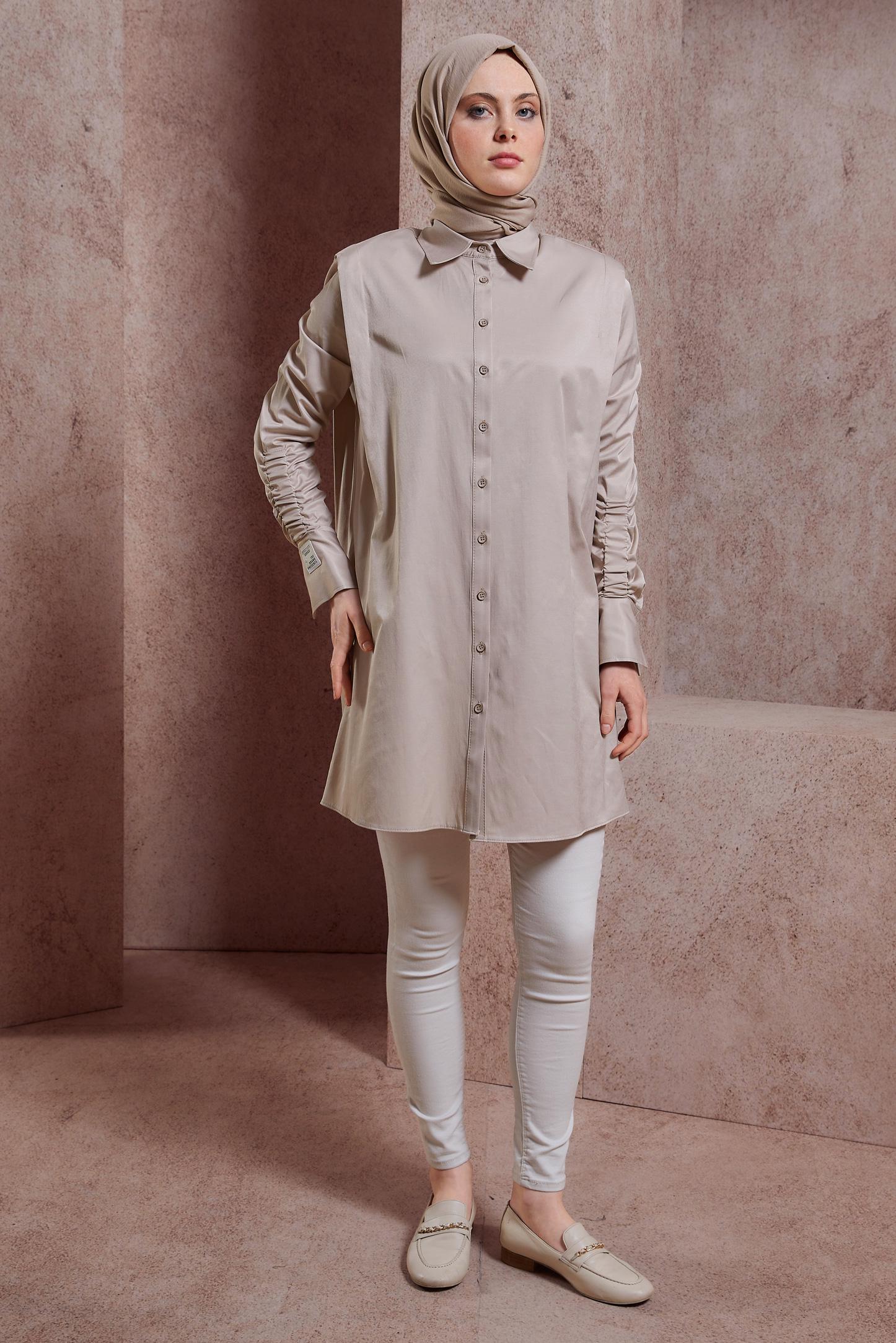 Tesettür giyim BEJ BÜZGÜ DETAYLI SATEN TUNİK 44466