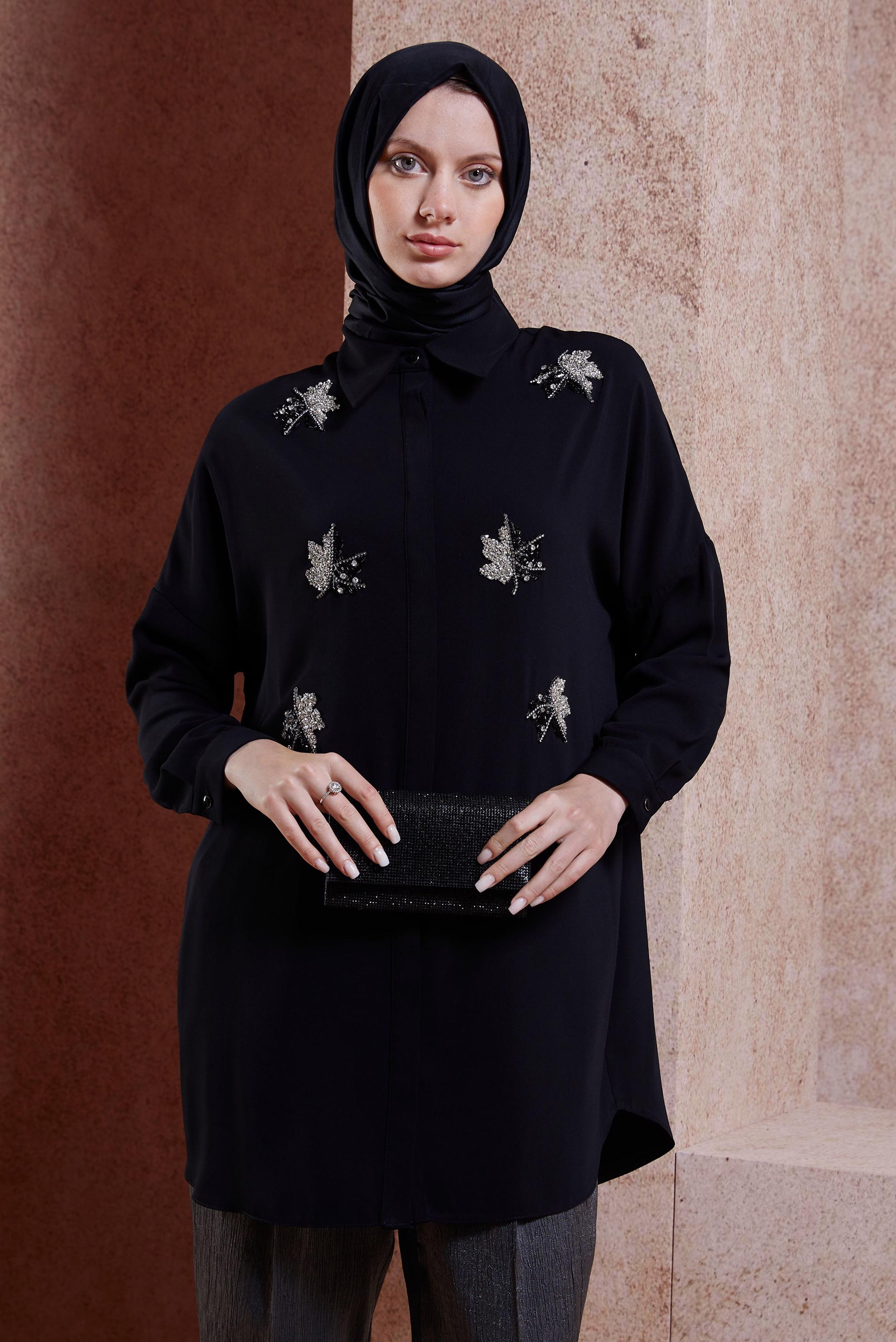 Tesettür giyim SİYAH TAŞ DETAYLI TESETTÜR TUNİK 44468-1