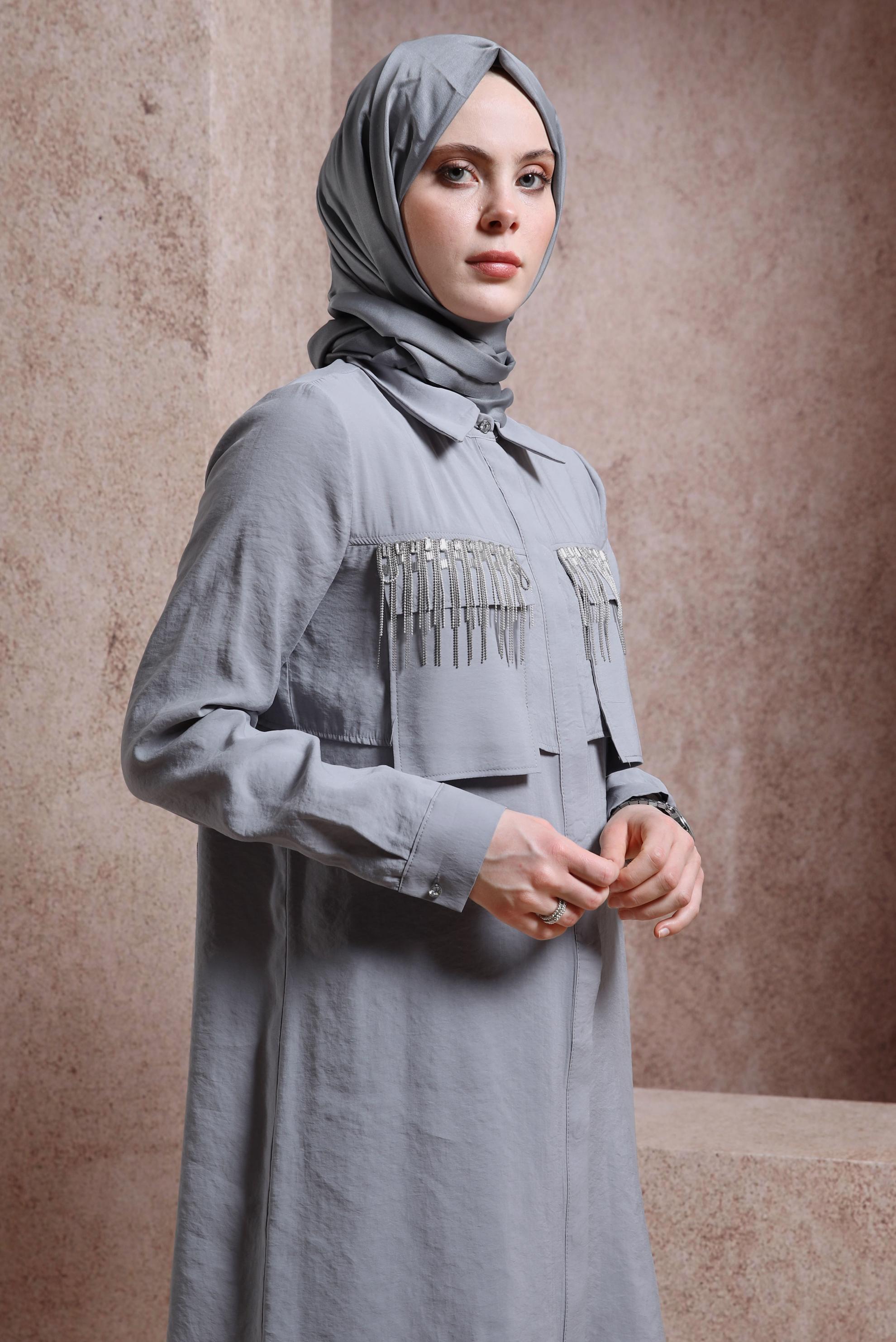 Tesettür giyim GRİ PÜSKÜL DETAYLI TUNİK 44469