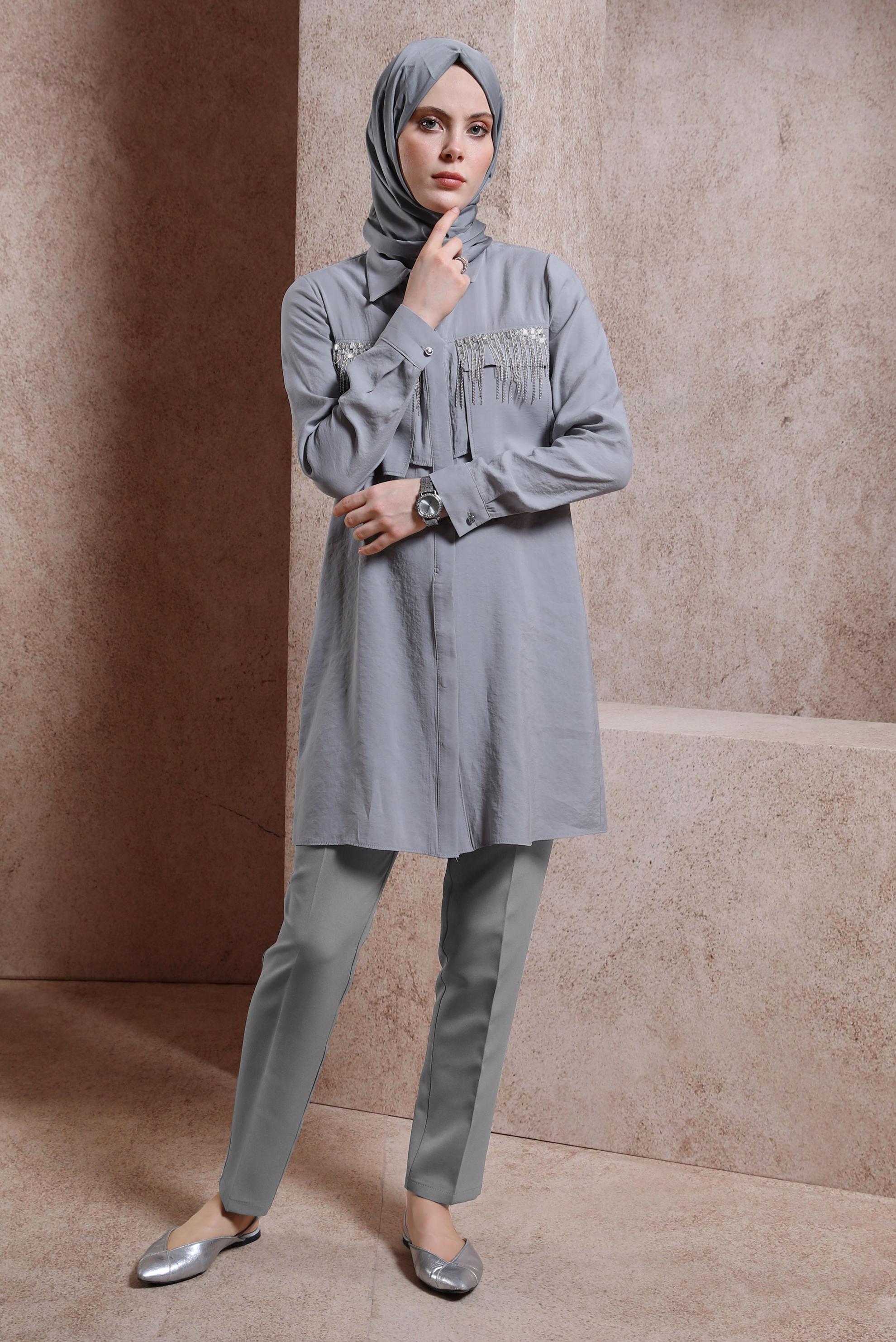 Tesettür giyim GRİ PÜSKÜL DETAYLI TUNİK 44469
