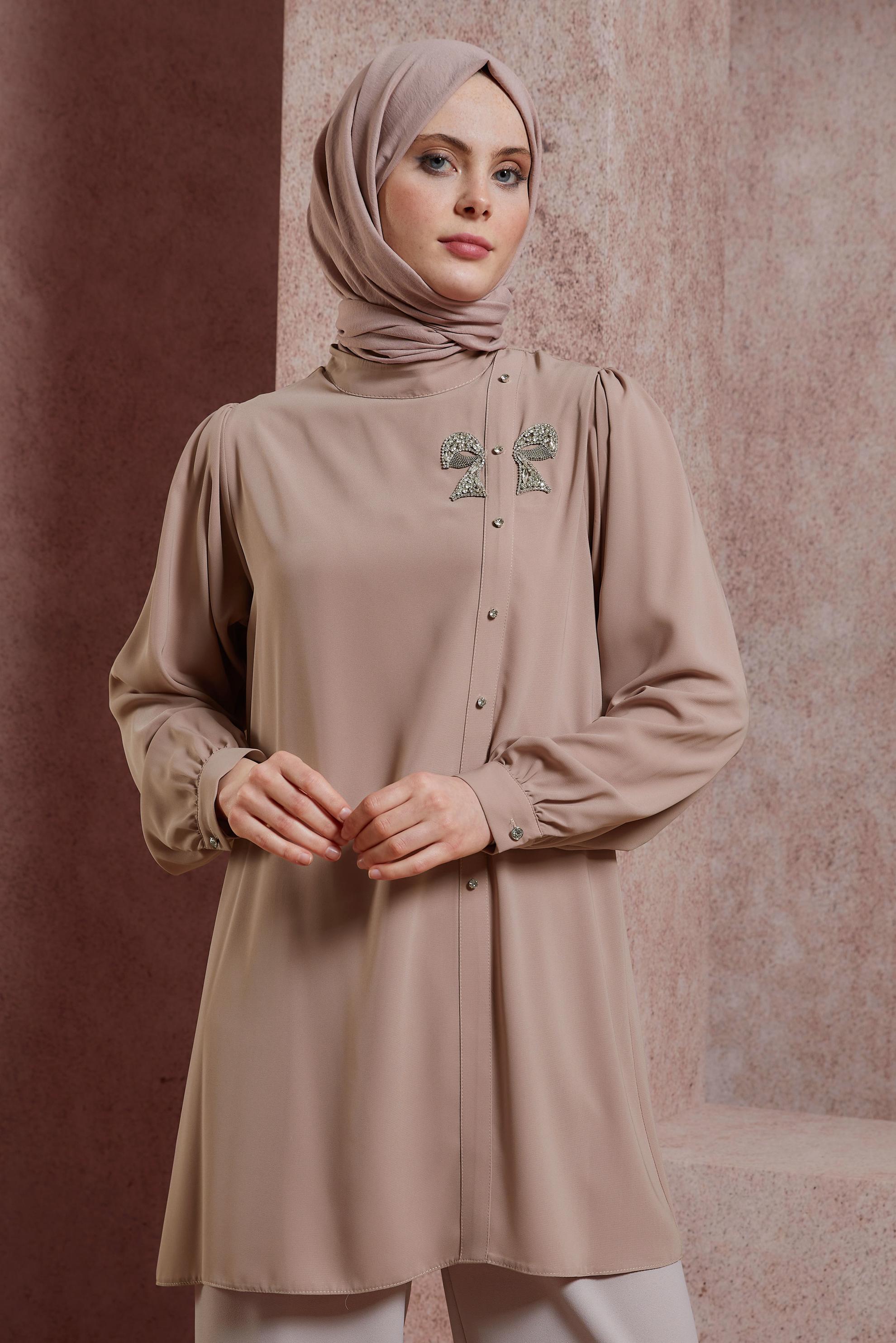 Tesettür giyim BEJ TAŞ DETAYLI TUNİK 44492