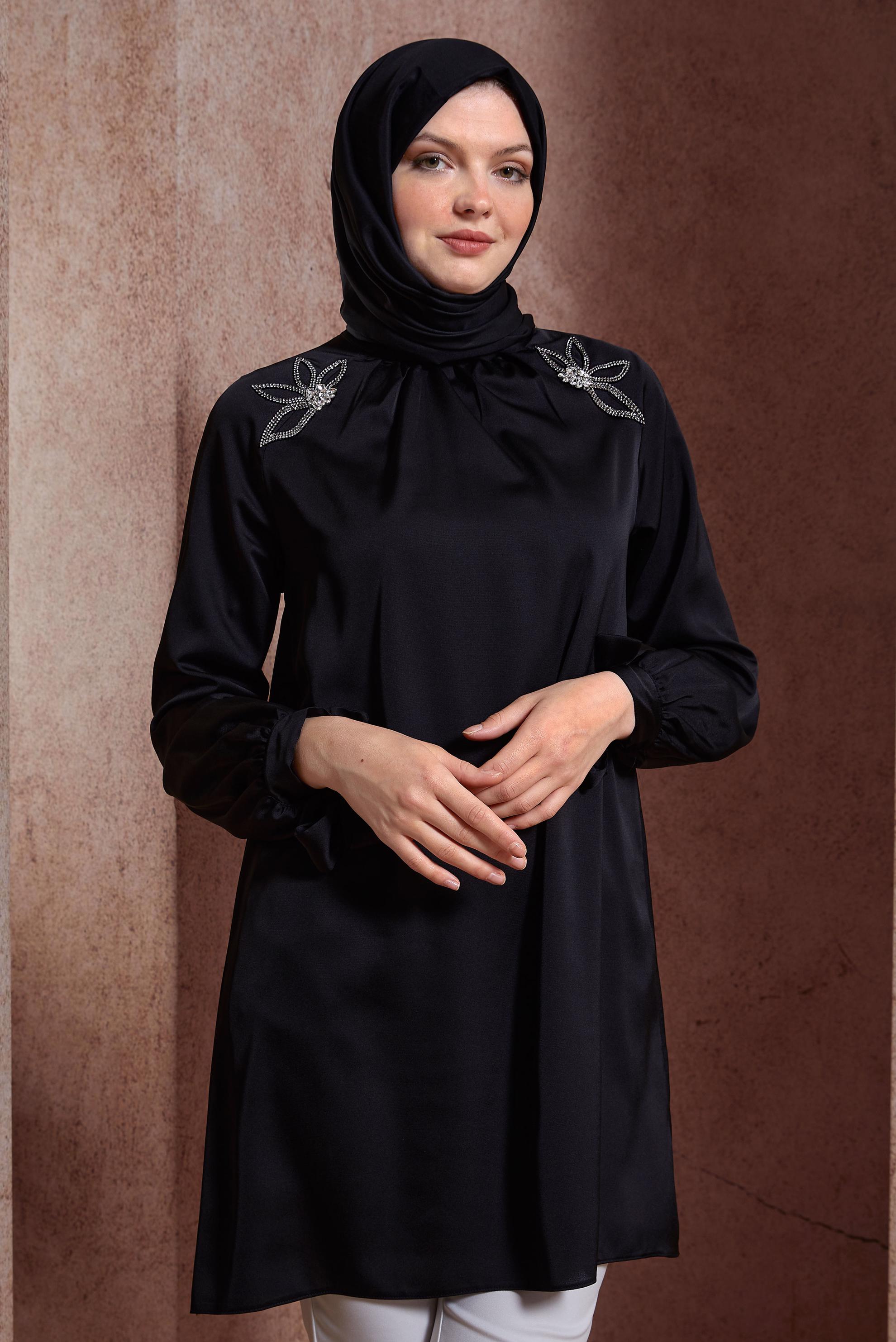 Tesettür giyim SİYAH TAŞ BASKILI SATEN TUNİK 44586