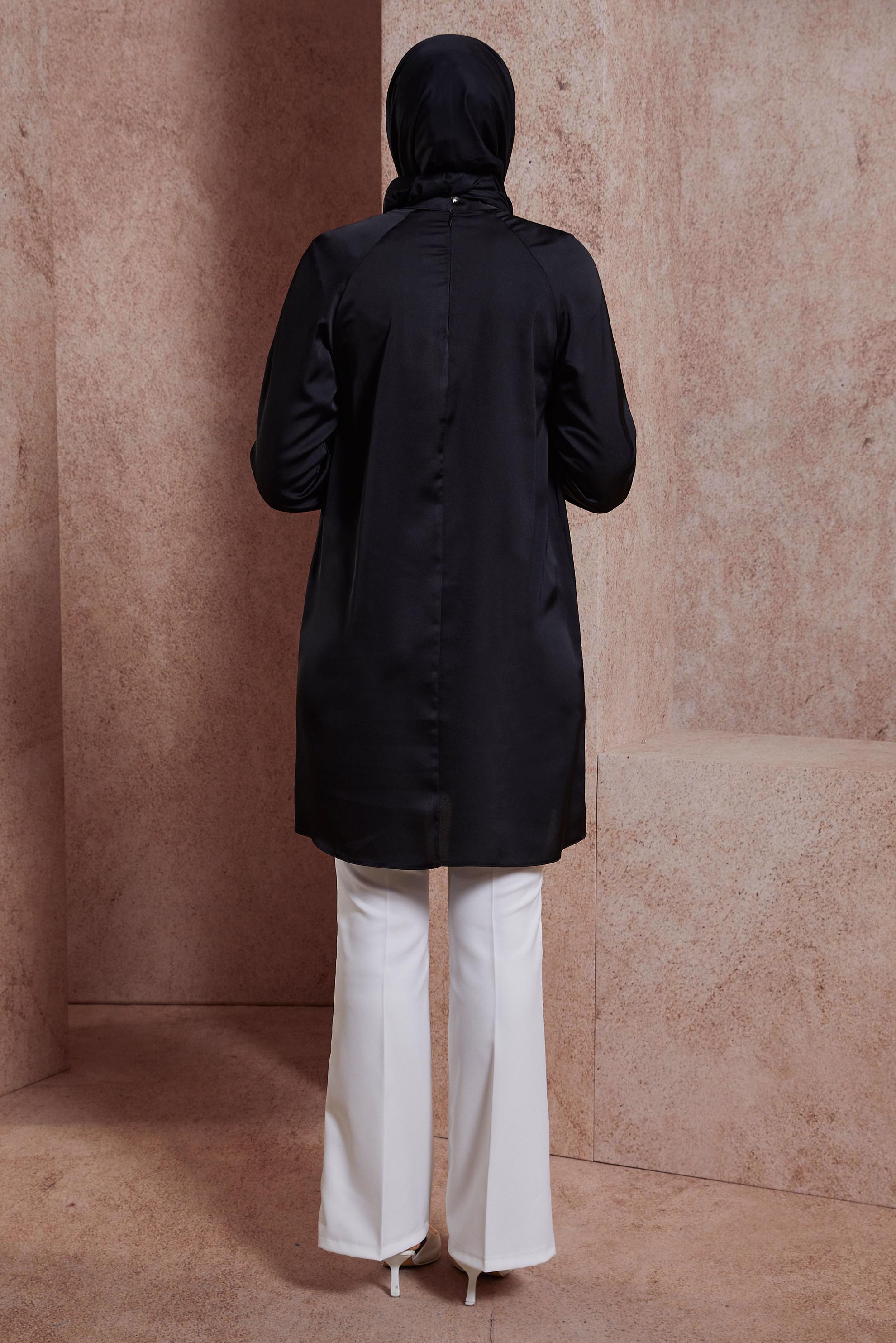 Tesettür giyim SİYAH TAŞ BASKILI SATEN TUNİK 44586