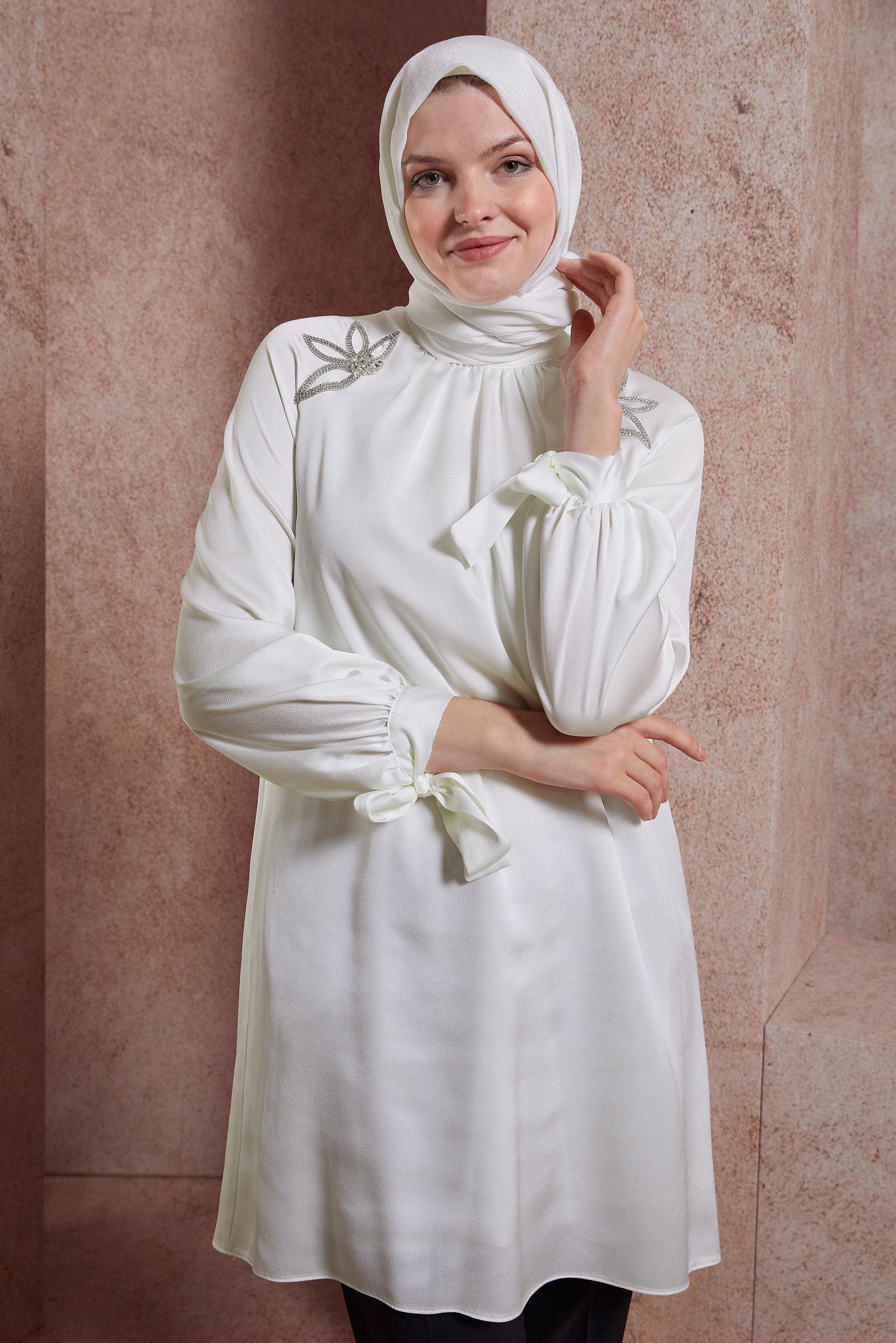 Tesettür giyim BEYAZ TAŞ BASKILI SATEN TUNİK 44586