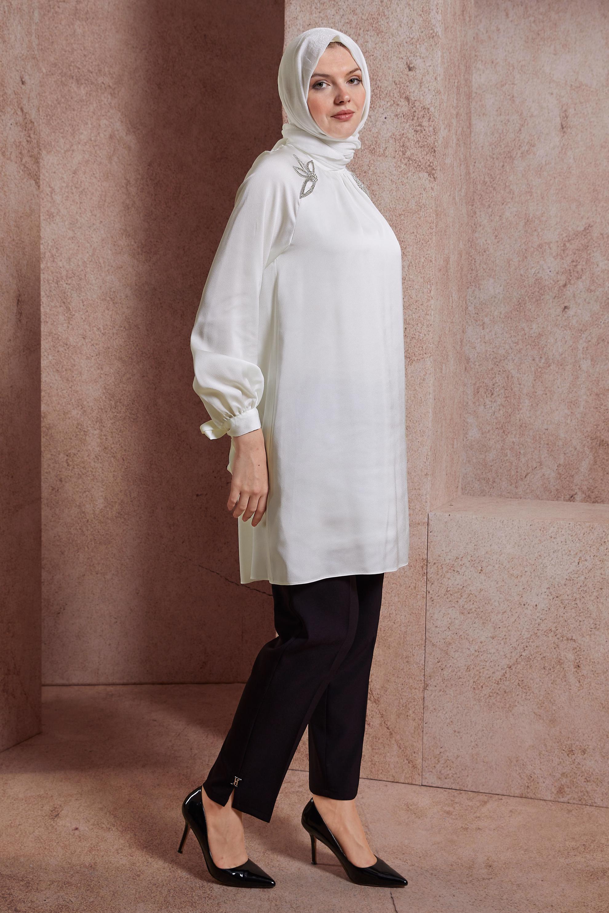 Tesettür giyim BEYAZ TAŞ BASKILI SATEN TUNİK 44586