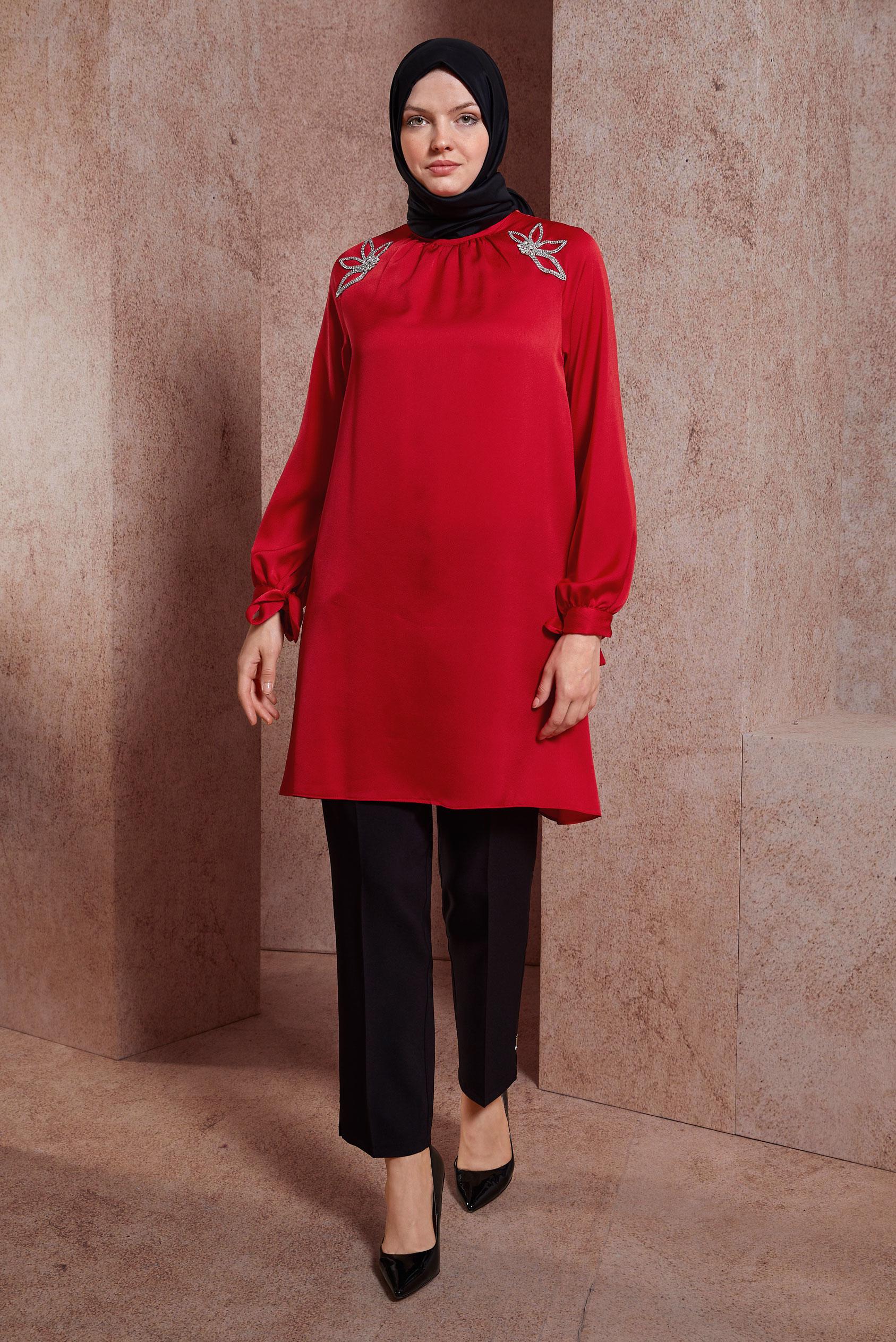 Tesettür giyim KIRMIZI TAŞ BASKILI SATEN TUNİK 44586