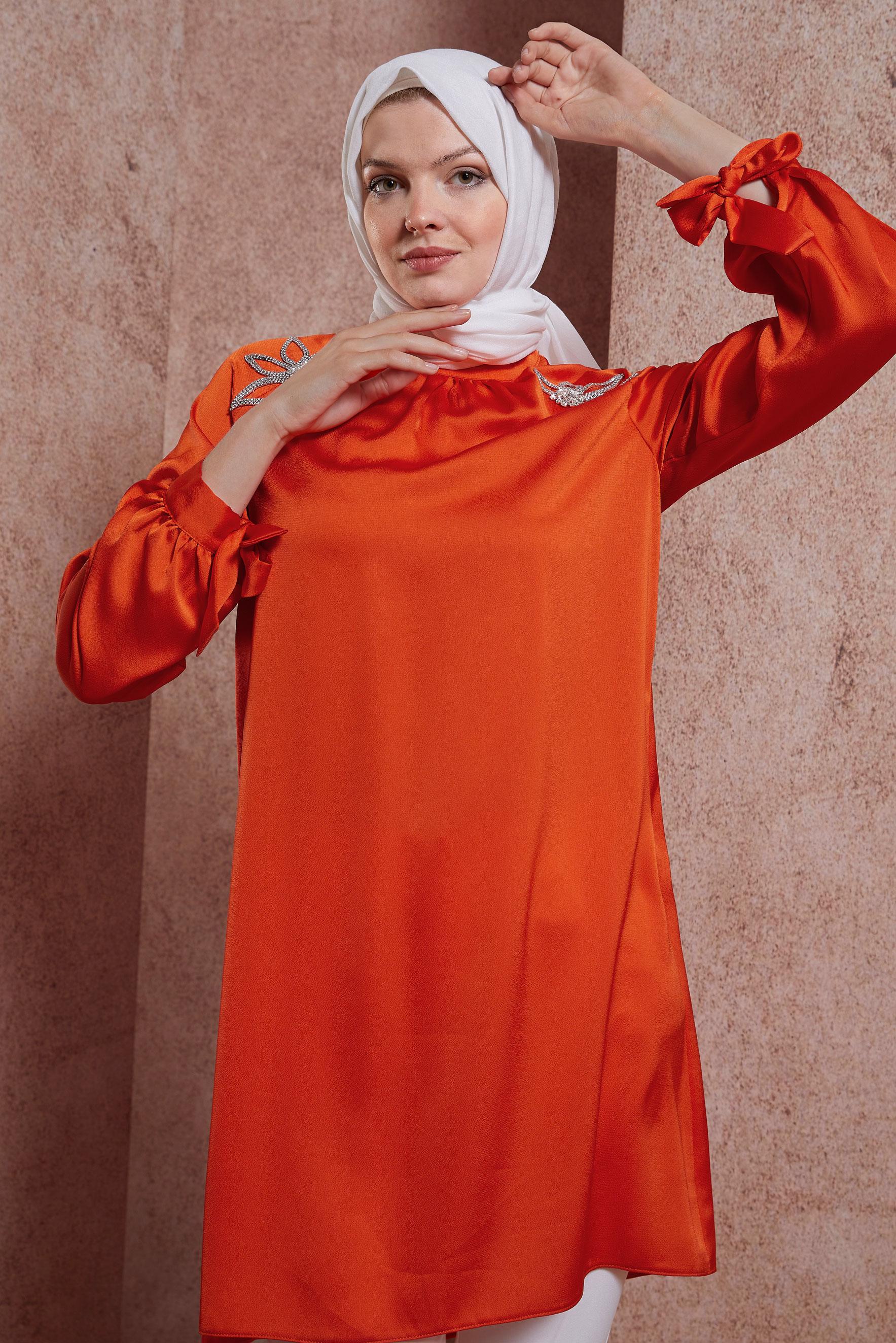 Tesettür giyim TURUNCU TAŞ BASKILI SATEN TUNİK 44586