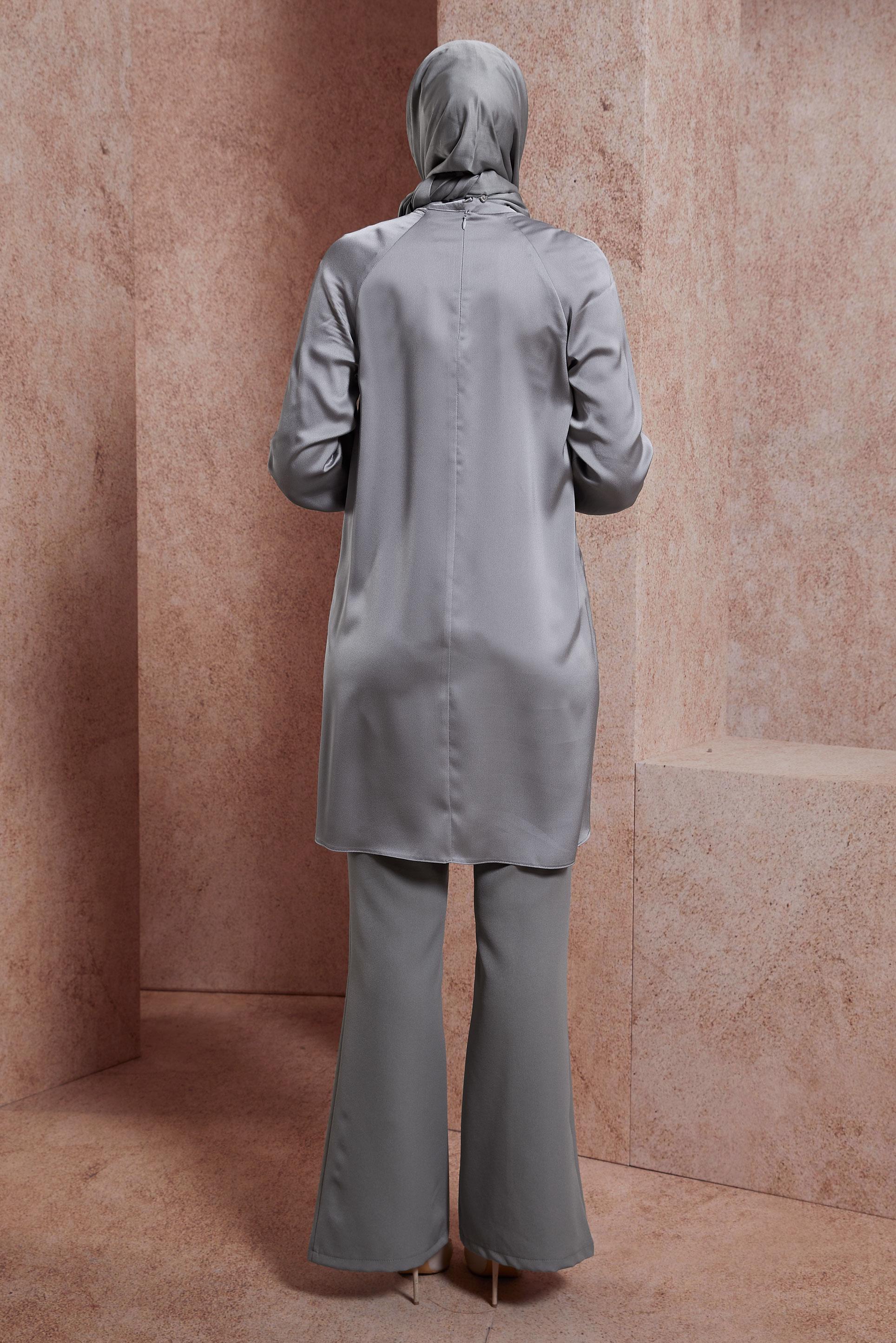 Tesettür giyim GRİ TAŞ BASKILI SATEN TUNİK 44586