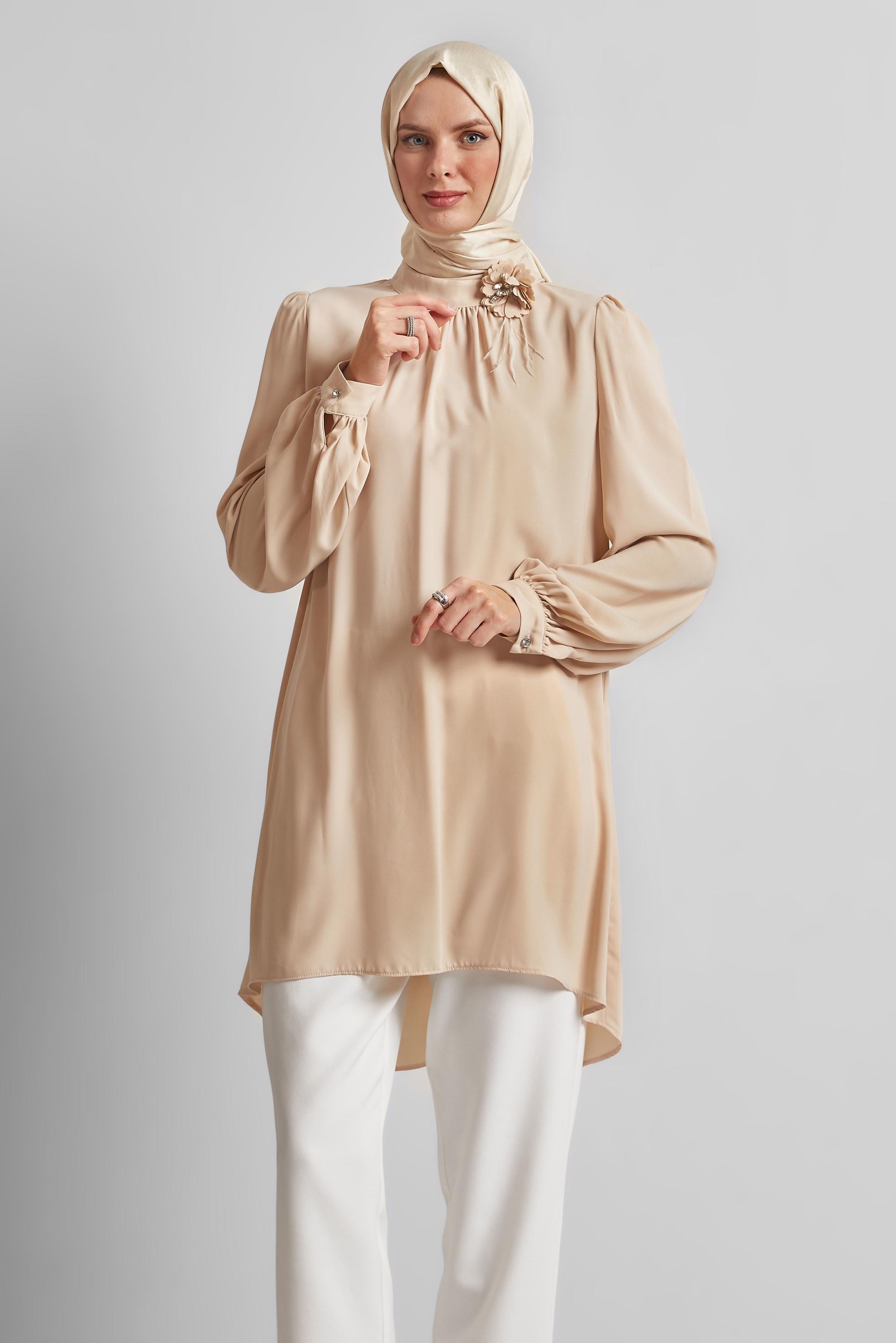 Tesettür giyim BEJ BROŞ DETAYLI TUNİK 44590