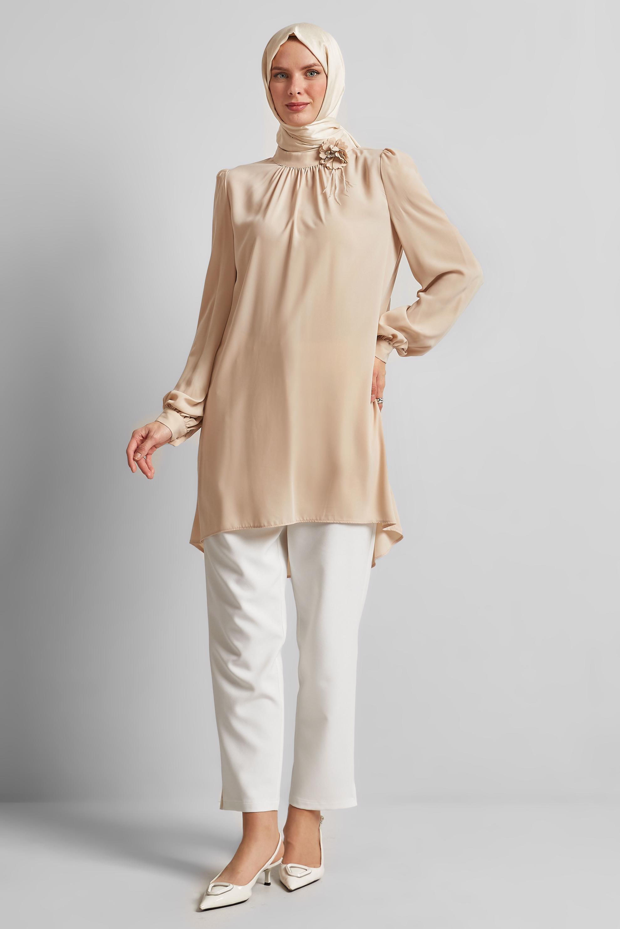 Tesettür giyim BEJ BROŞ DETAYLI TUNİK 44590