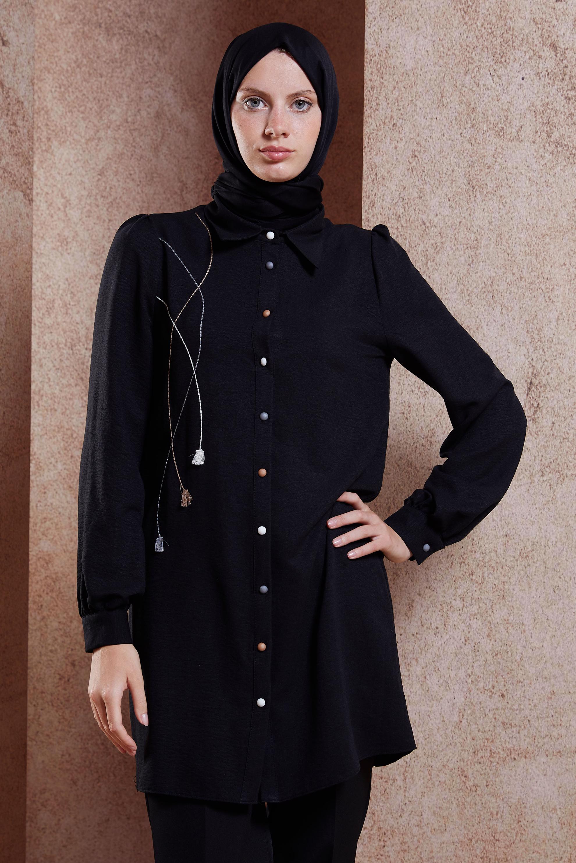 Tesettür giyim SİYAH PÜSKÜL DETAYLI TESETTÜR TUNİK 44591