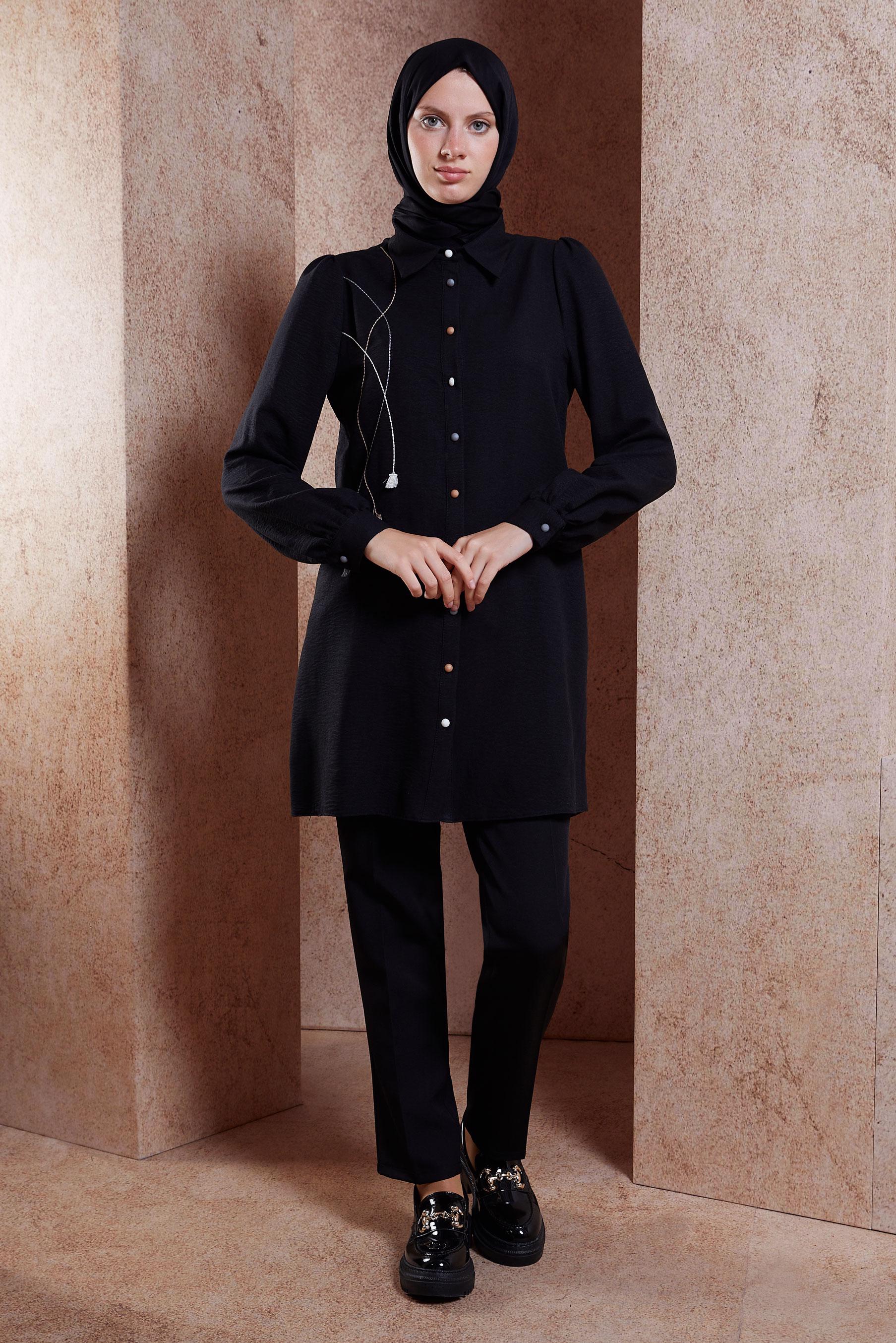 Tesettür giyim SİYAH PÜSKÜL DETAYLI TESETTÜR TUNİK 44591