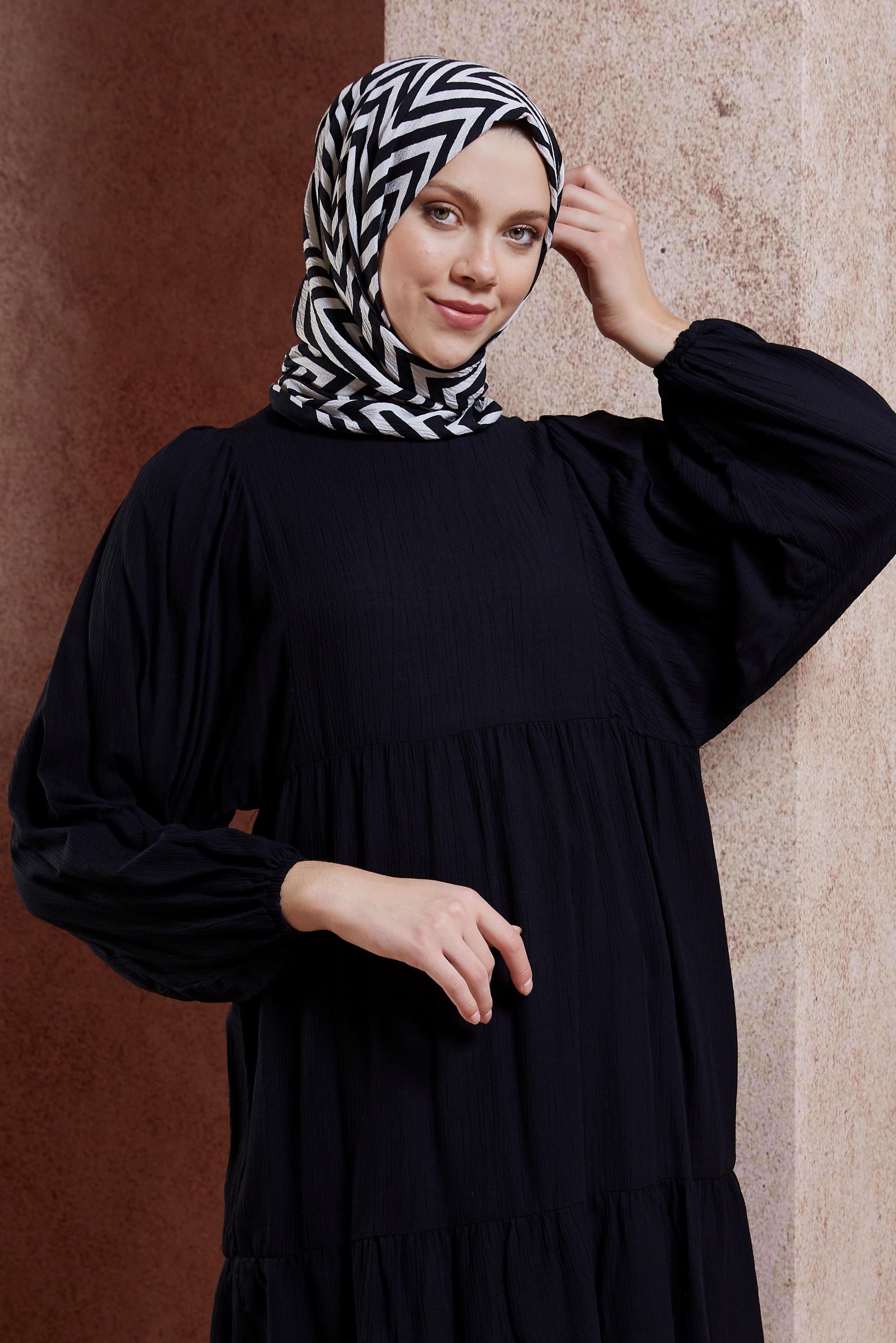 Tesettür giyim SİYAH VOLANLI TESETTÜR TUNİK 44592