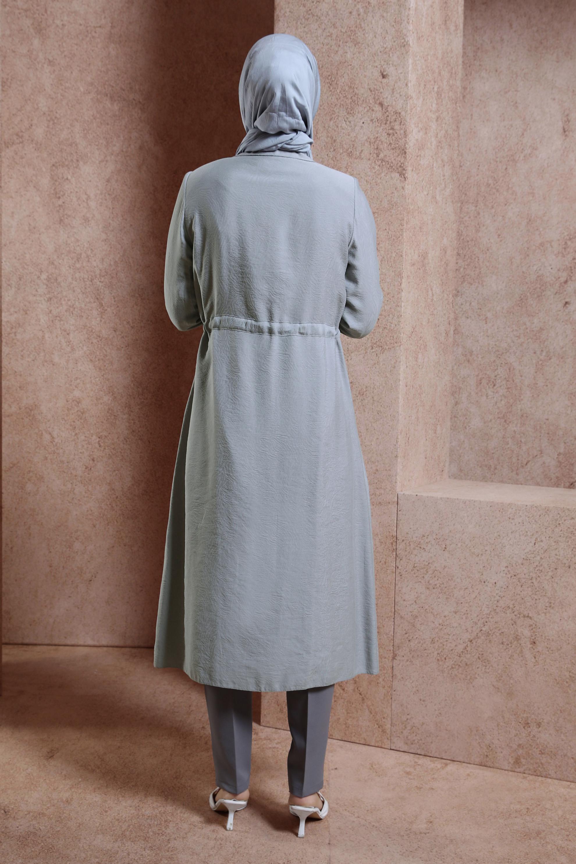 Tesettür giyim GRİ BELİ BÜZGÜLÜ TRENÇKOT 10850