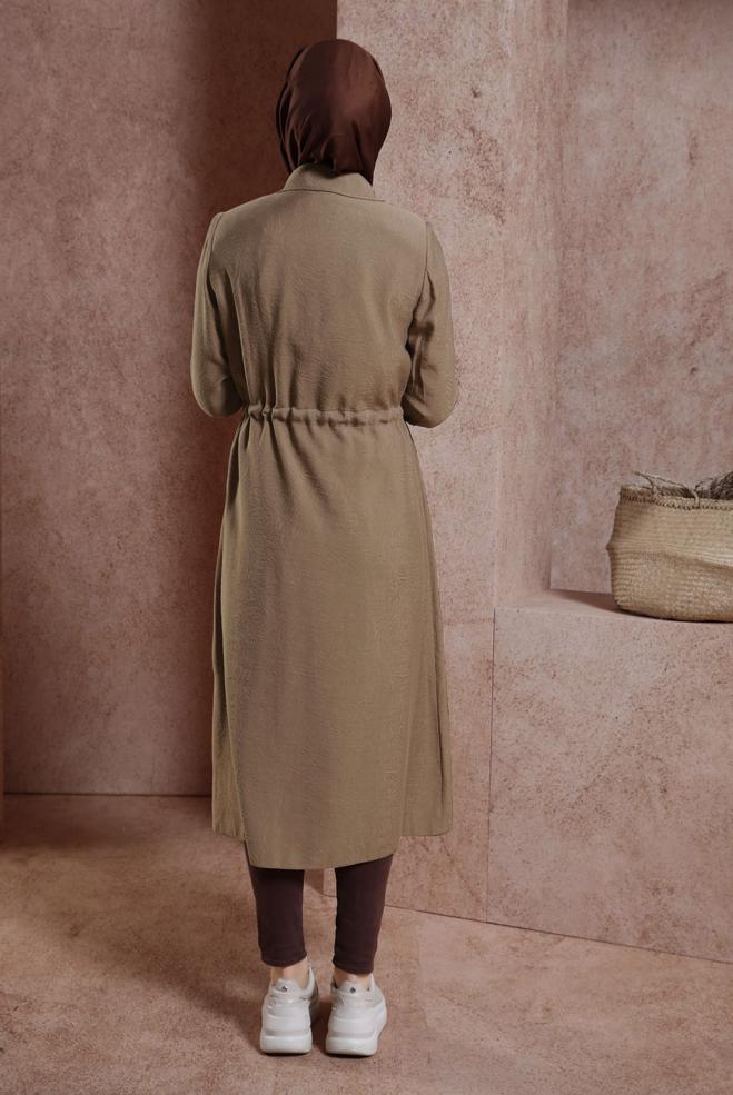 Tesettür giyim KAHVE BELİ BÜZGÜLÜ TRENÇKOT 10850 - ALVİNA