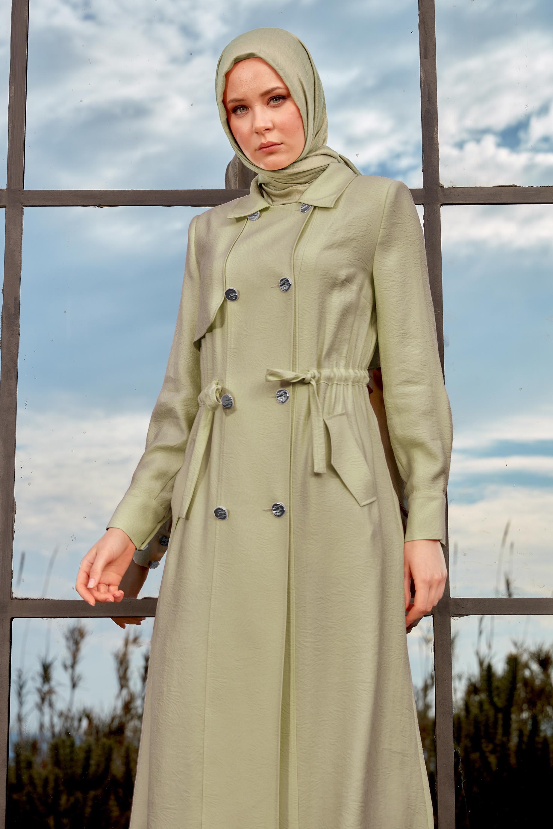 Tesettür giyim BEJ BELİ BÜZGÜLÜ TRENÇKOT 10850