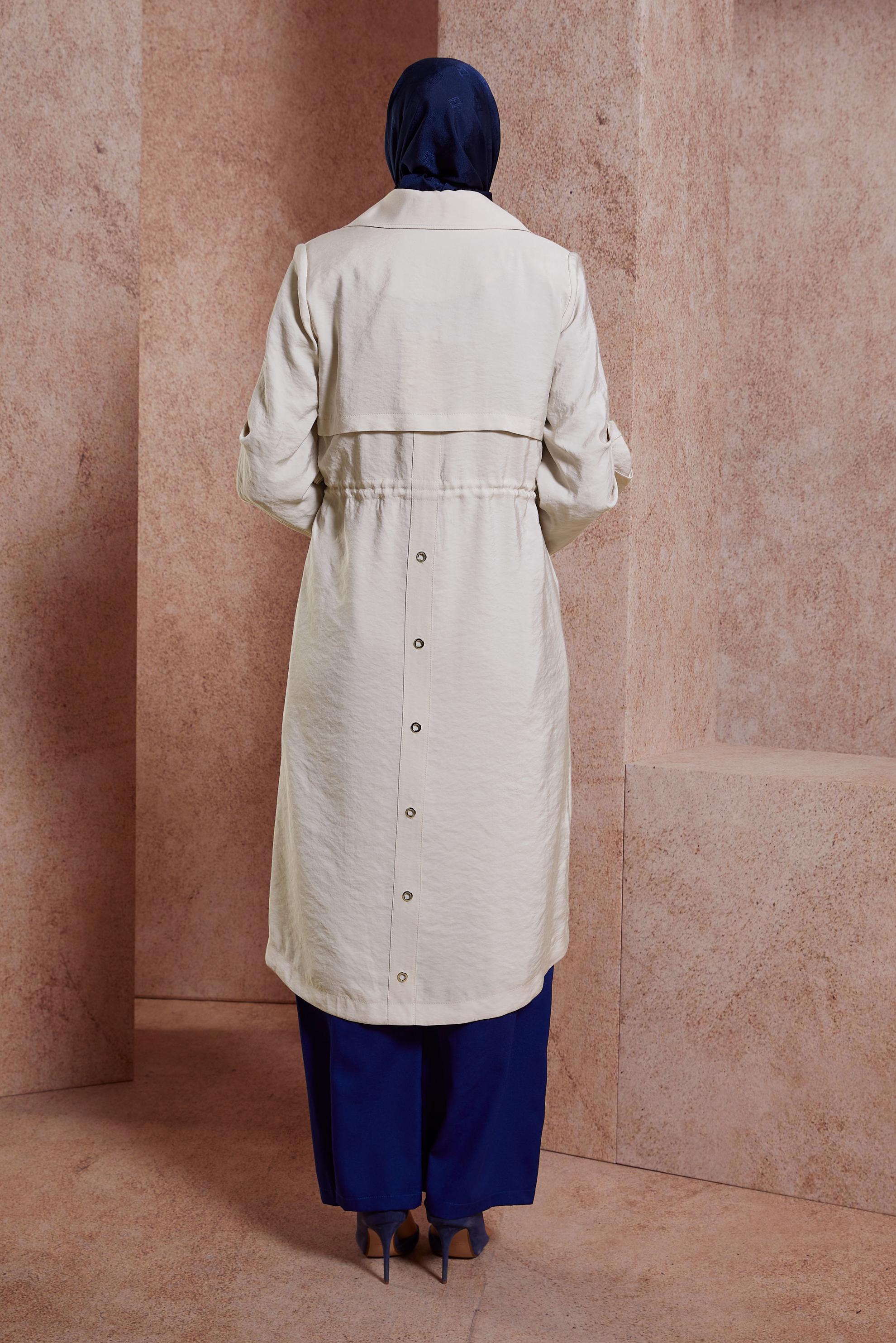 Tesettür giyim BEJ BELİ BÜZGÜLÜ TRENÇKOT 10851