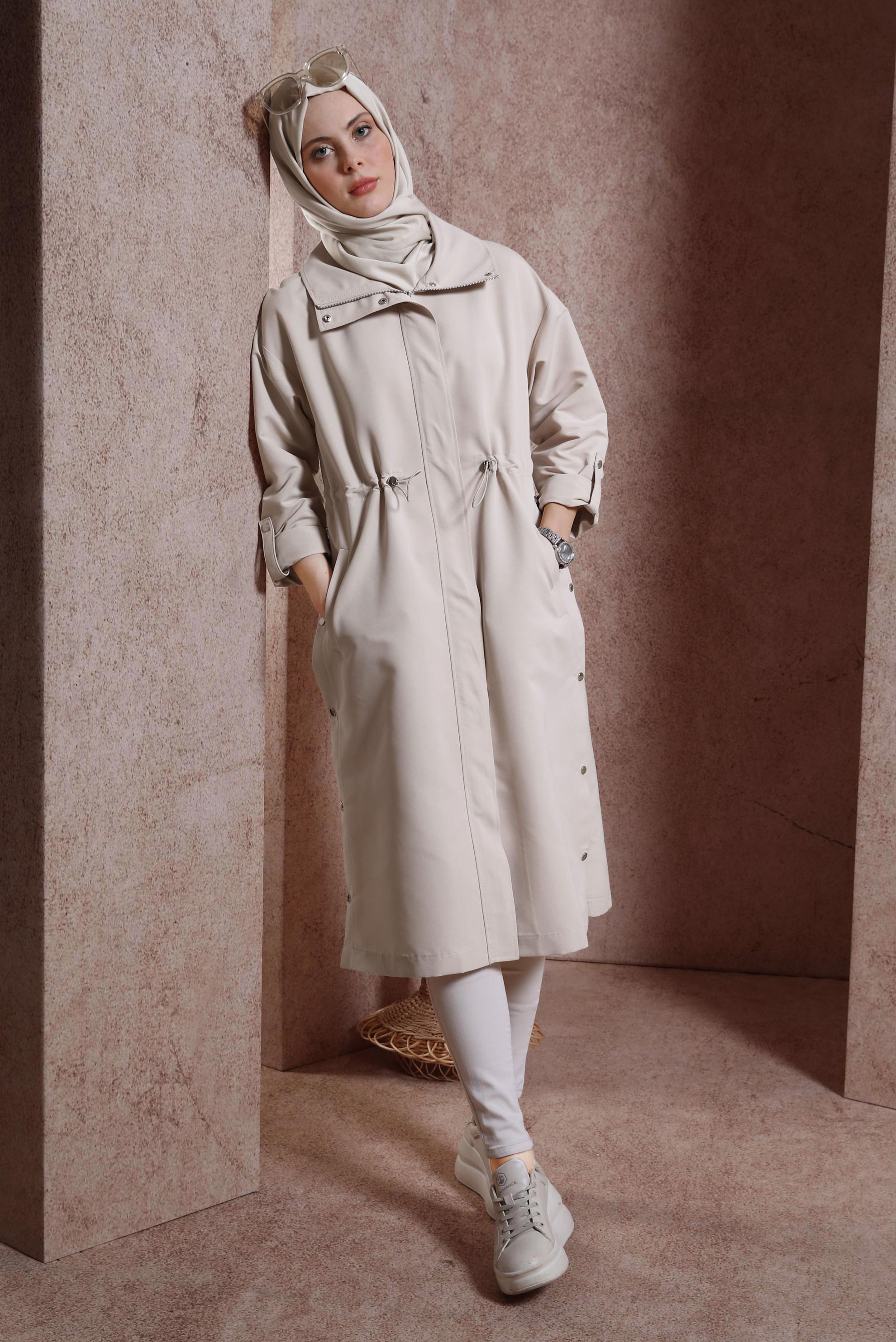 Tesettür giyim BEJ BELİ BÜZGÜLÜ TRENÇKOT 10856