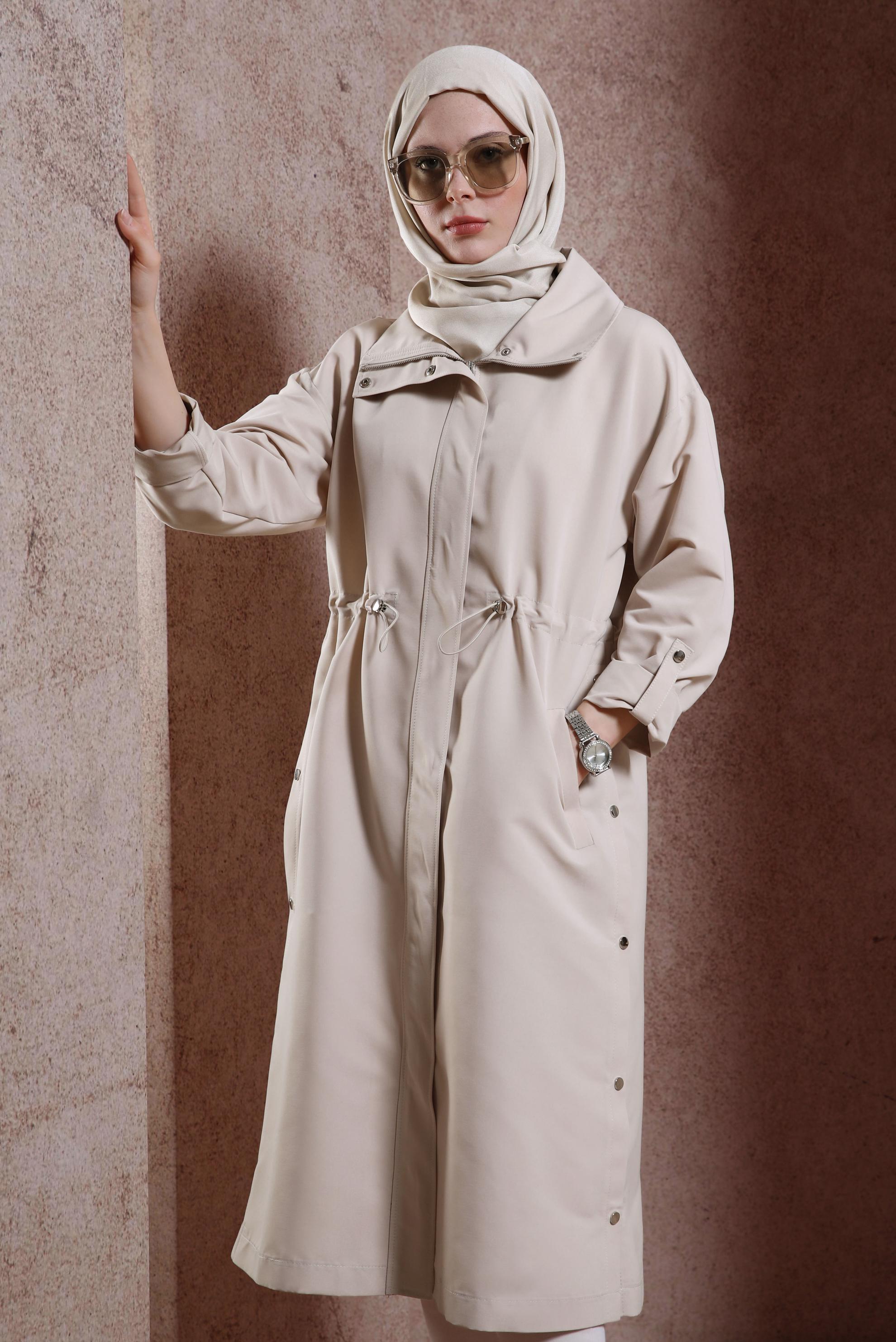 Tesettür giyim BEJ BELİ BÜZGÜLÜ TRENÇKOT 10856