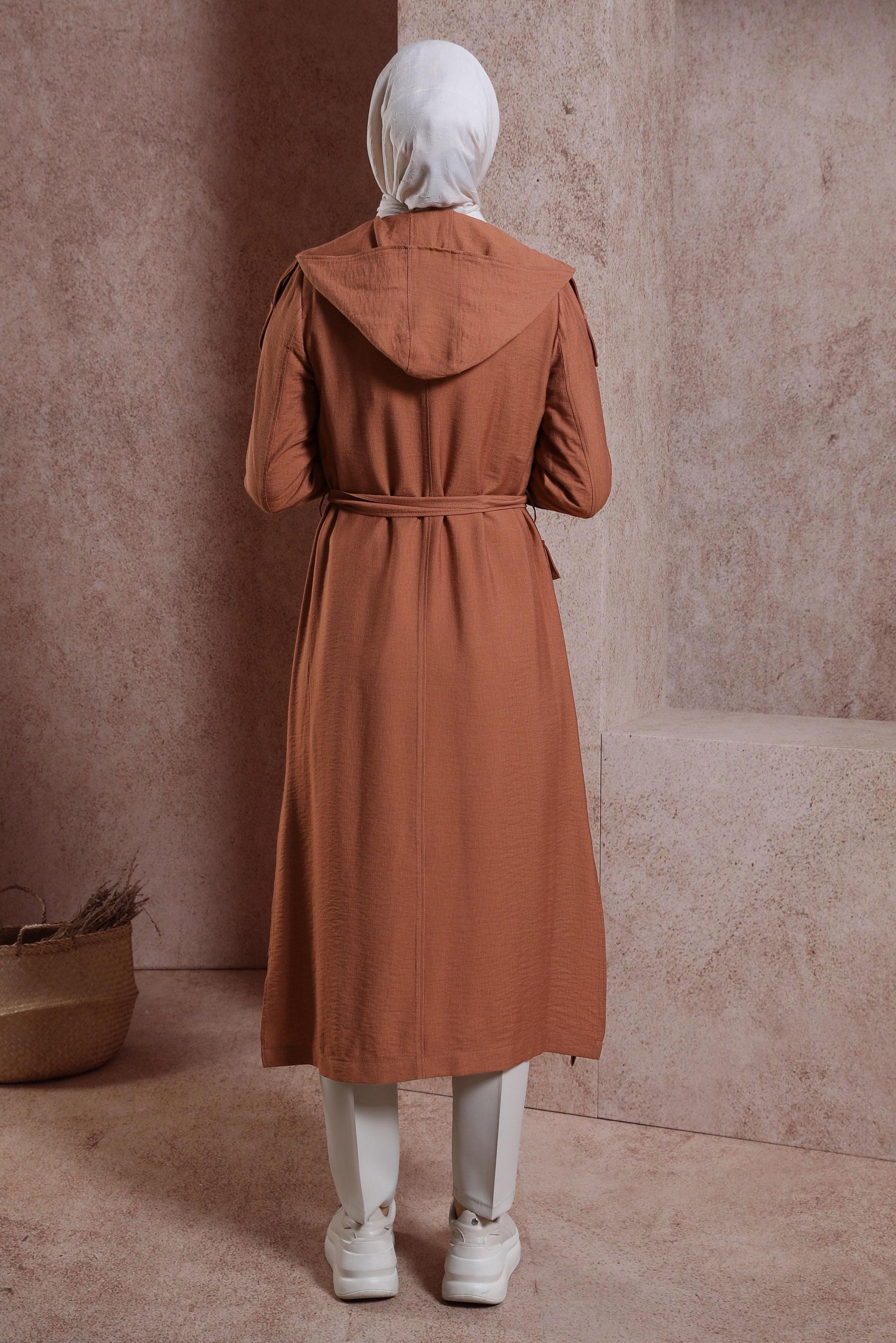 Tesettür giyim TABA KUŞAKLI KAPÜŞONLU TRENÇKOT 10858