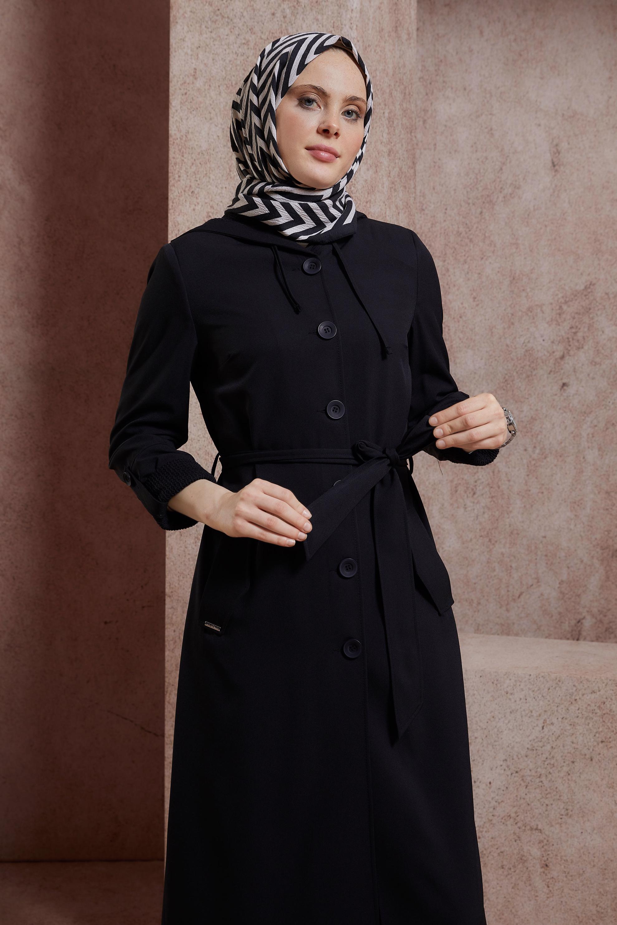 Tesettür giyim SİYAH KUŞAKLI TRENÇKOT 10860