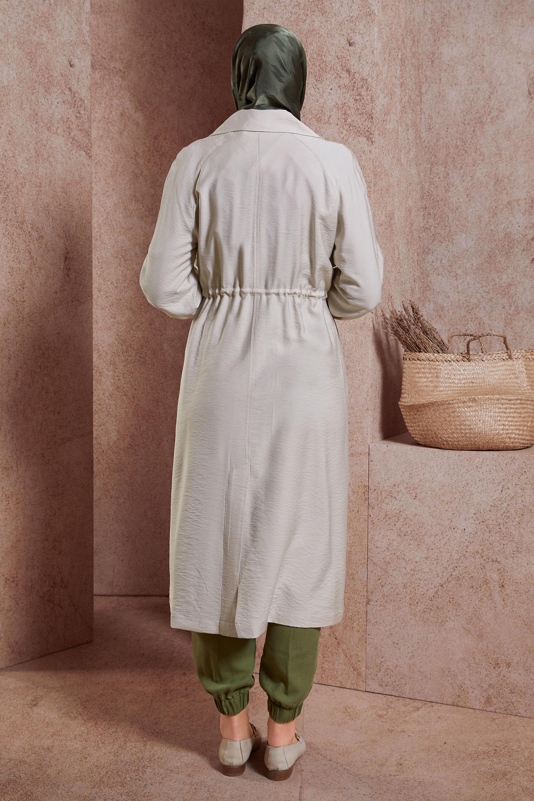 Tesettür giyim BEJ BELDEN BÜZGÜLÜ TRENÇKOT 10864